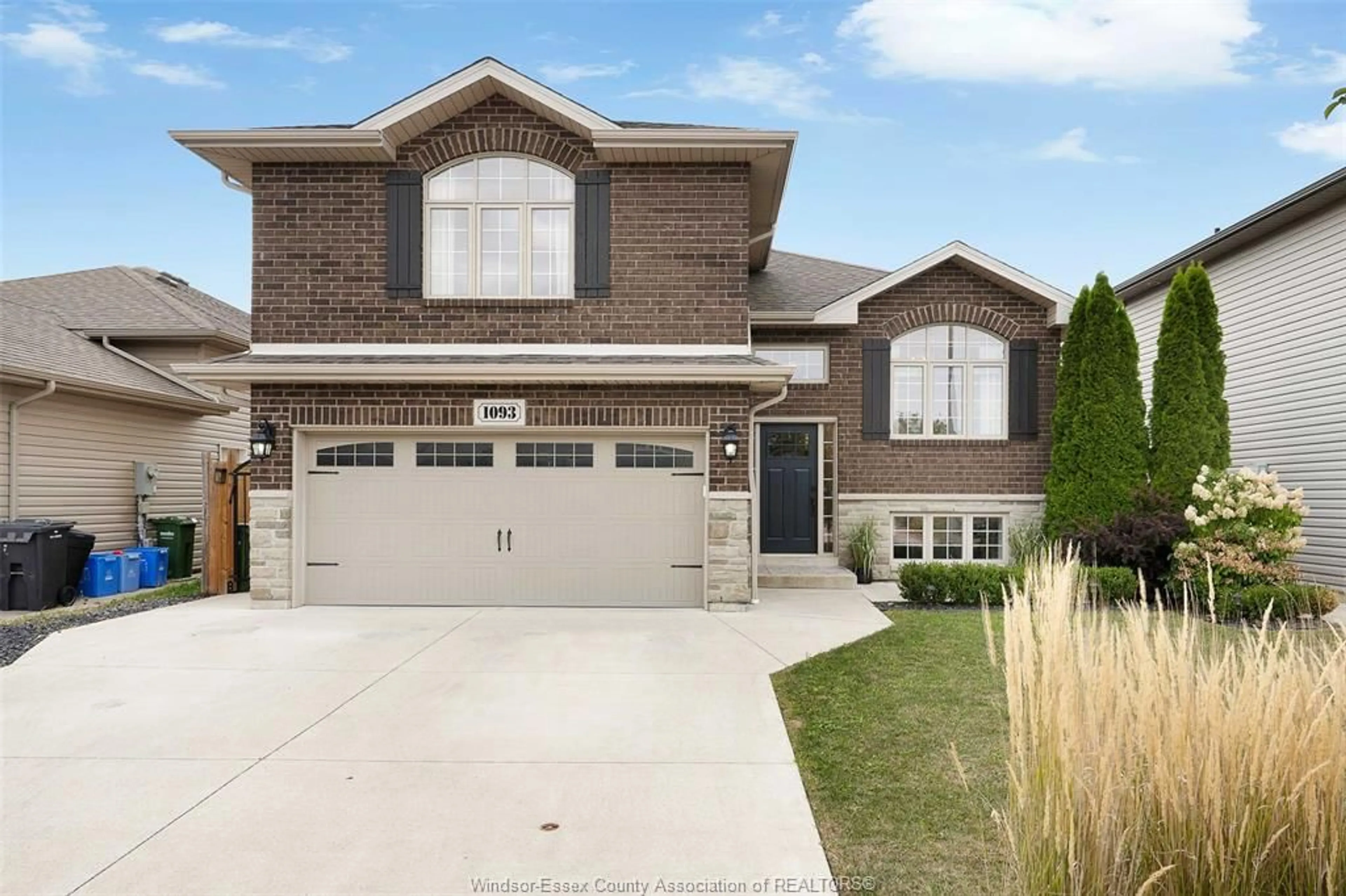Home with brick exterior material, street for 1093 IVANHILL Ave, Windsor Ontario N8P 0B4