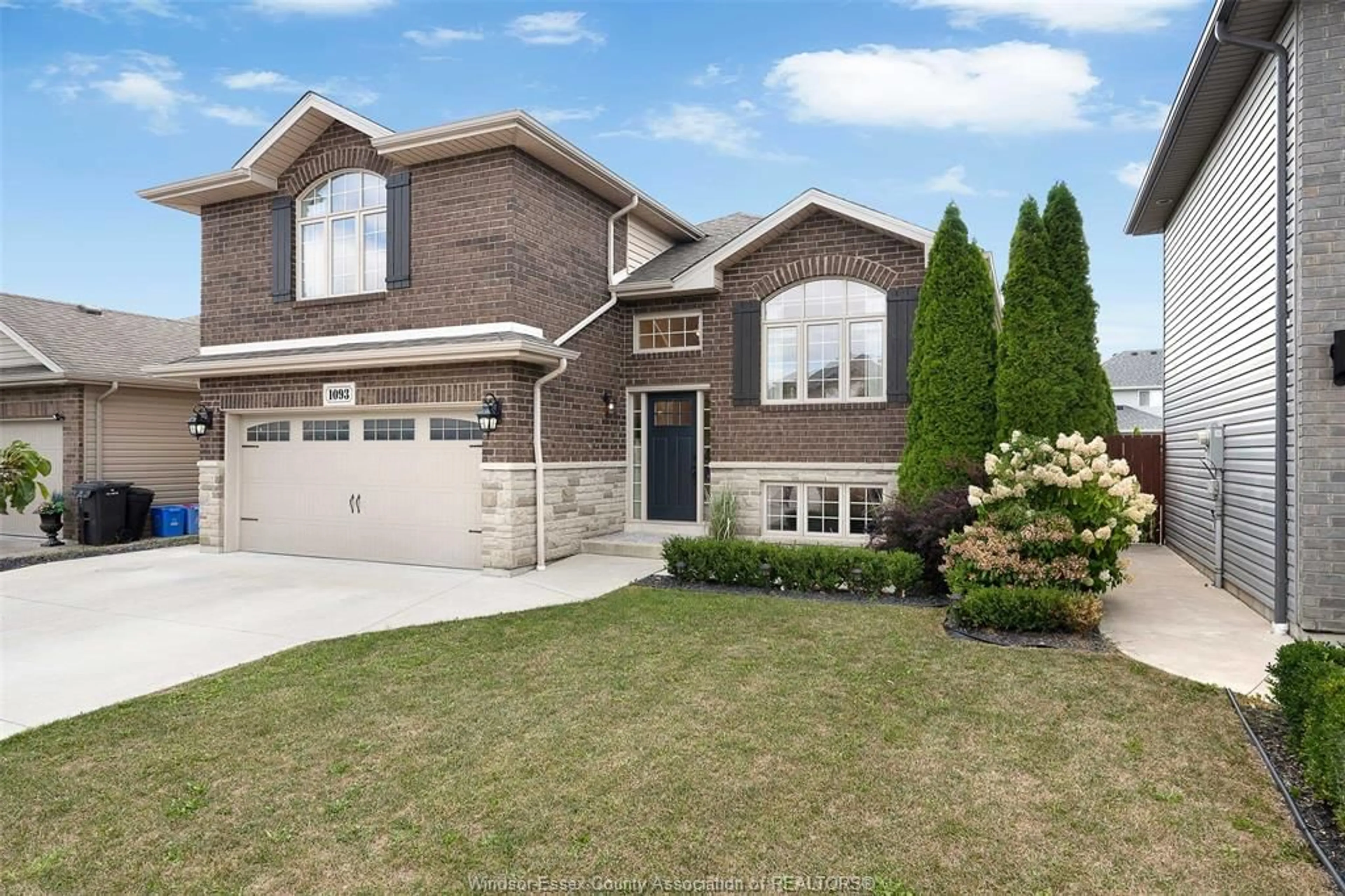 Home with brick exterior material, street for 1093 IVANHILL Ave, Windsor Ontario N8P 0B4