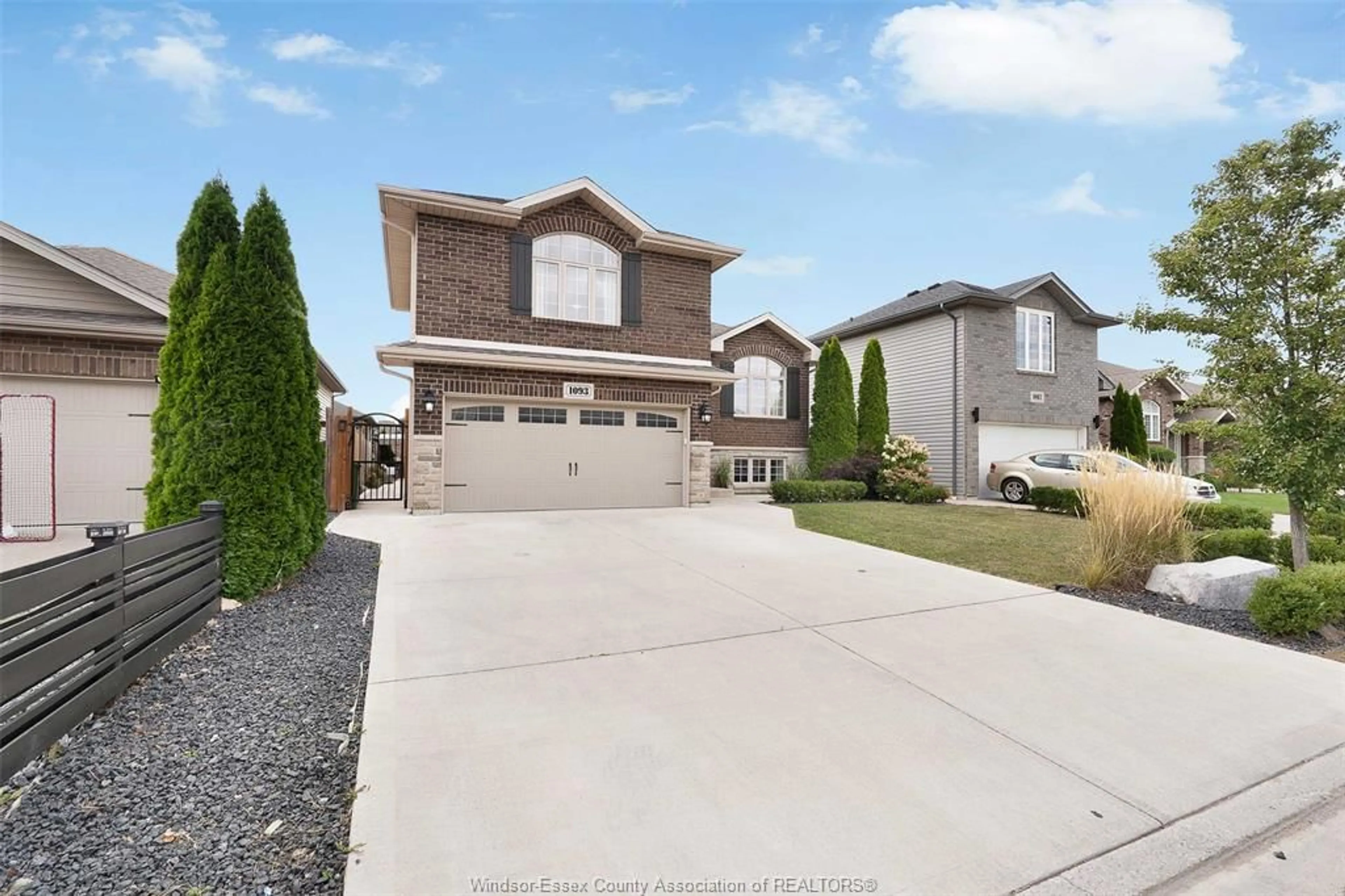 Home with vinyl exterior material, street for 1093 IVANHILL Ave, Windsor Ontario N8P 0B4