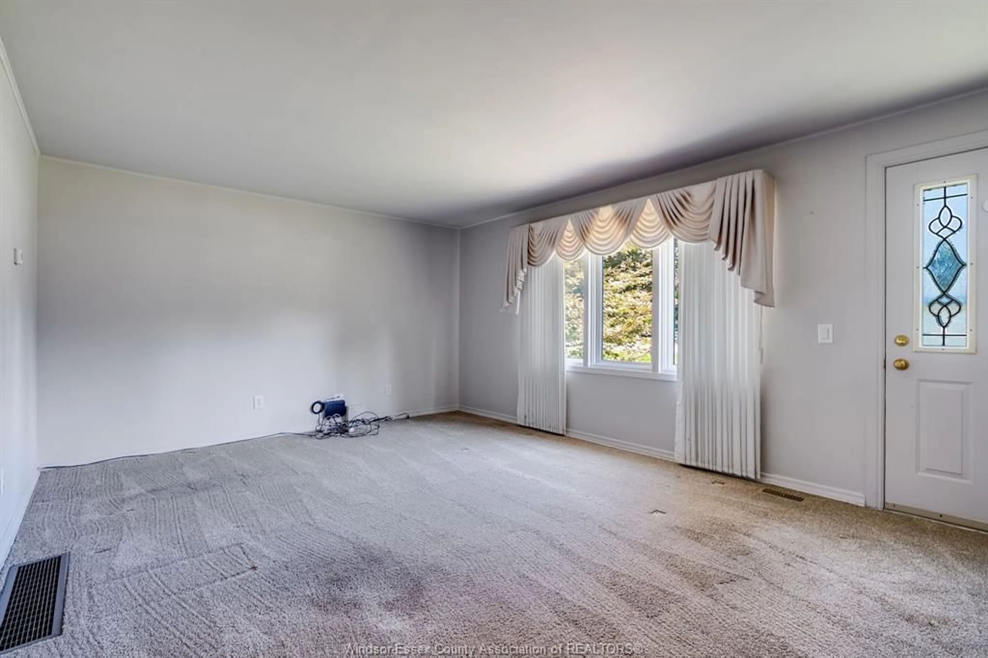 A pic of a room for 379 County Rd 34, Kingsville Ontario N8M 2X5