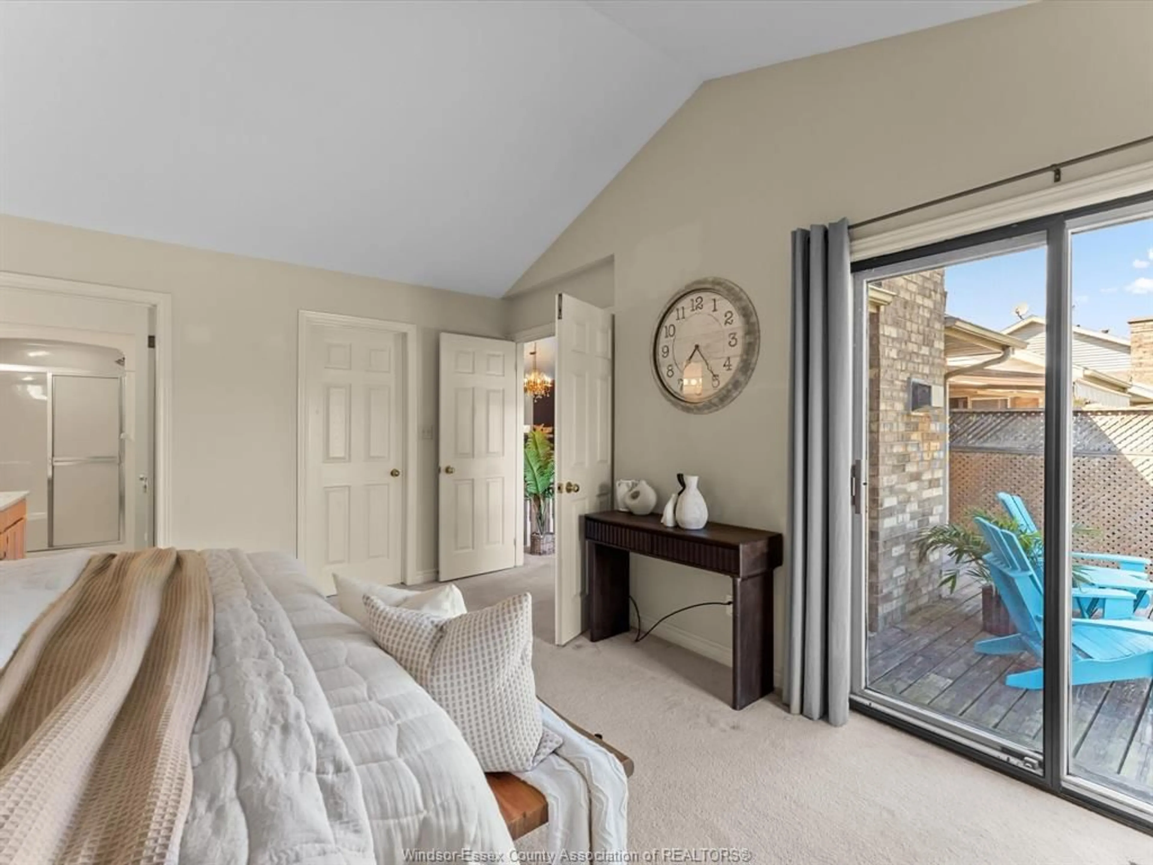 Indoor entryway for 50A CHEYENNE, Leamington Ontario N8H 5E3
