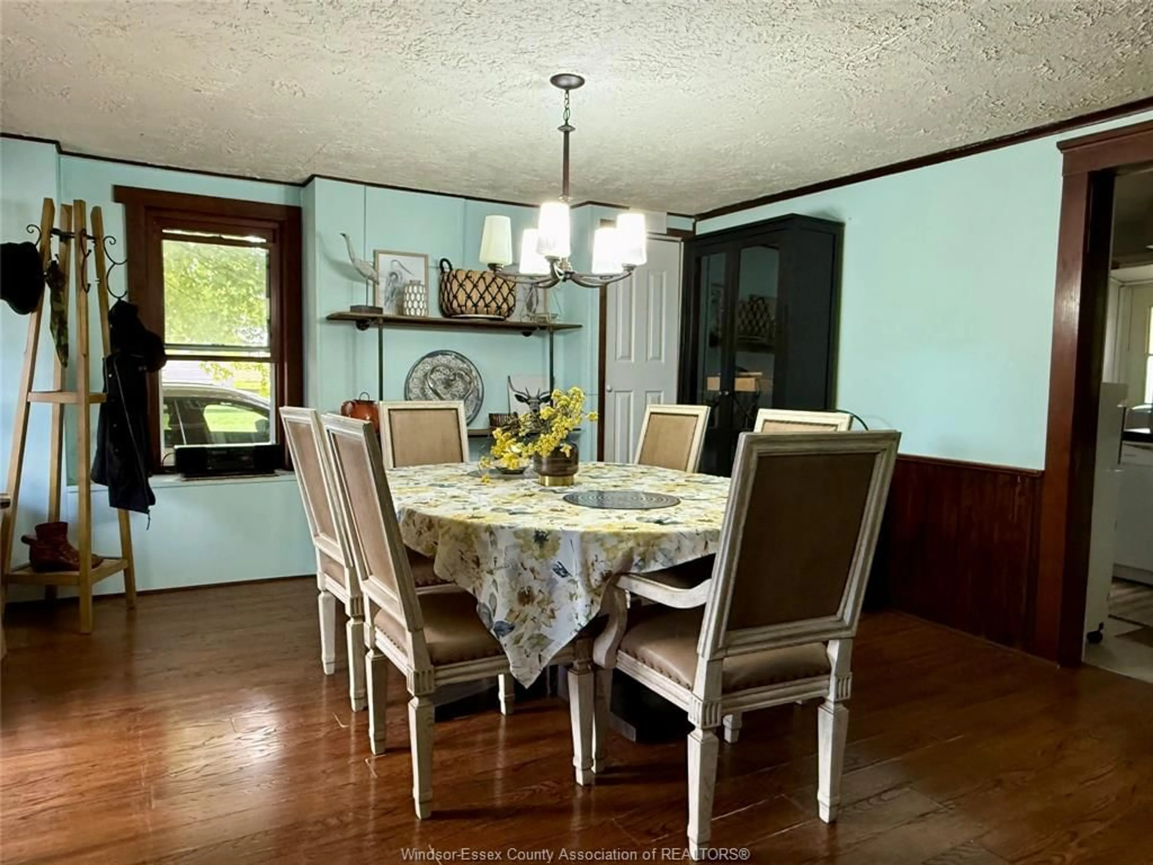 Dining room, wood/laminate floor for 1930 Canard Dr, LaSalle Ontario N9J 2S6