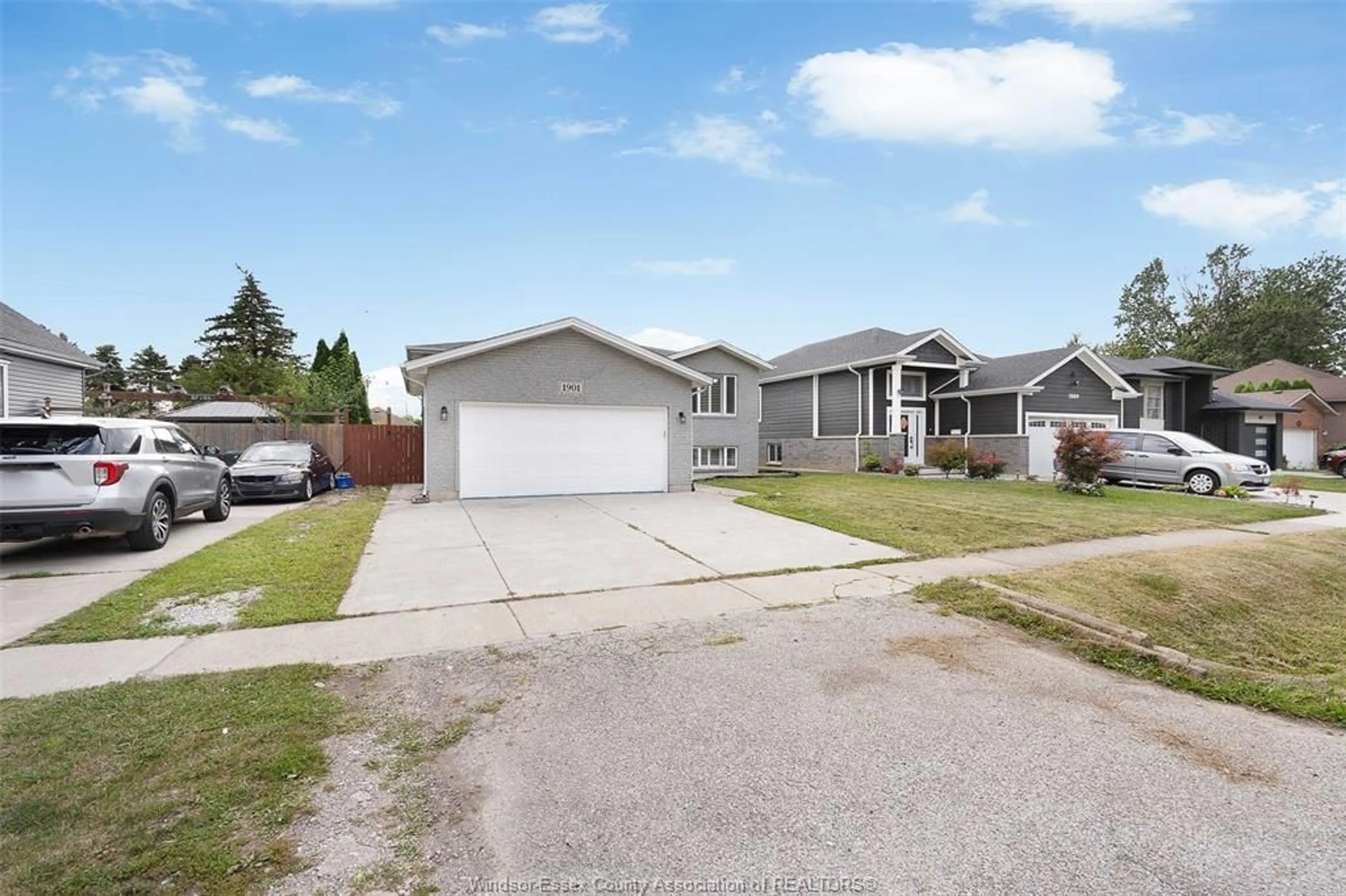 A pic from outside/outdoor area/front of a property/back of a property/a pic from drone, street for 1901 Longfellow Ave, Windsor Ontario N9B 3J5