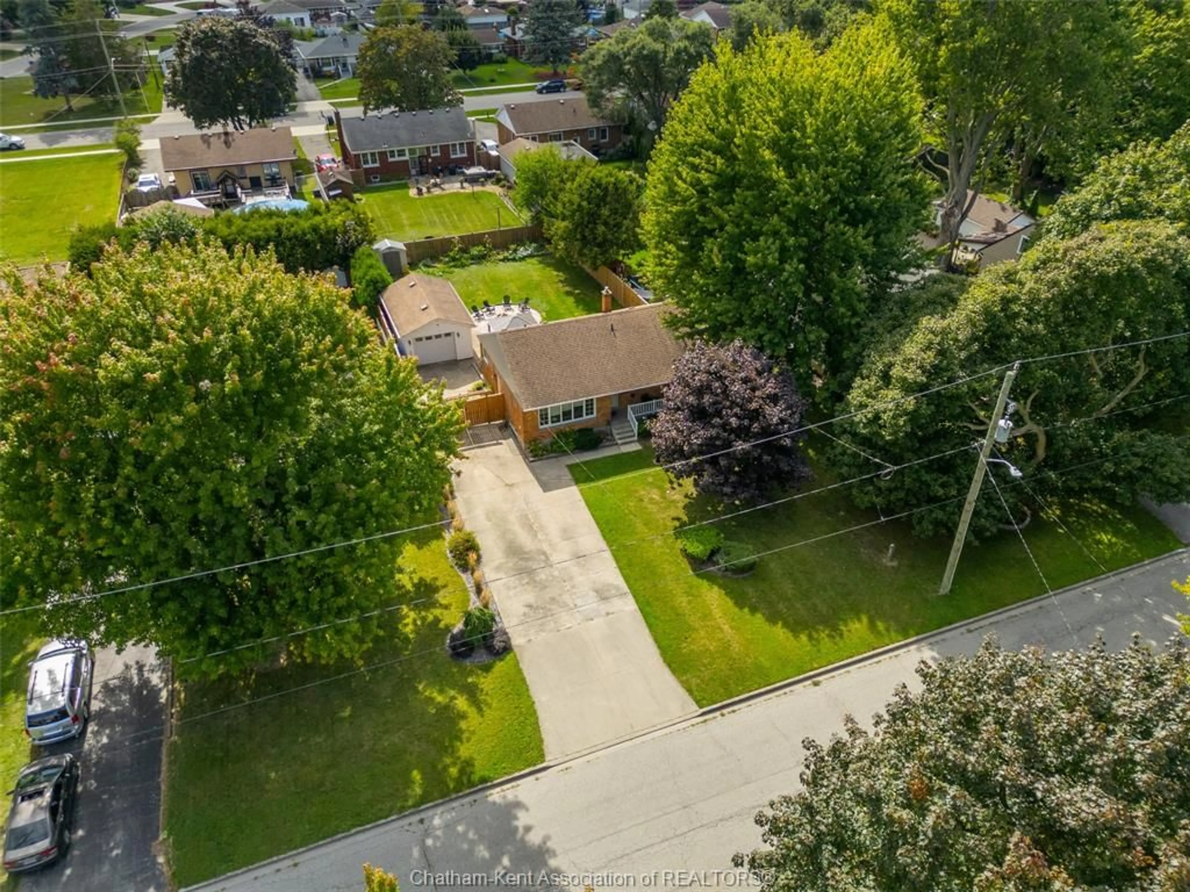A pic from outside/outdoor area/front of a property/back of a property/a pic from drone, street for 26 Canterbury St, Chatham Ontario N7L 3S5