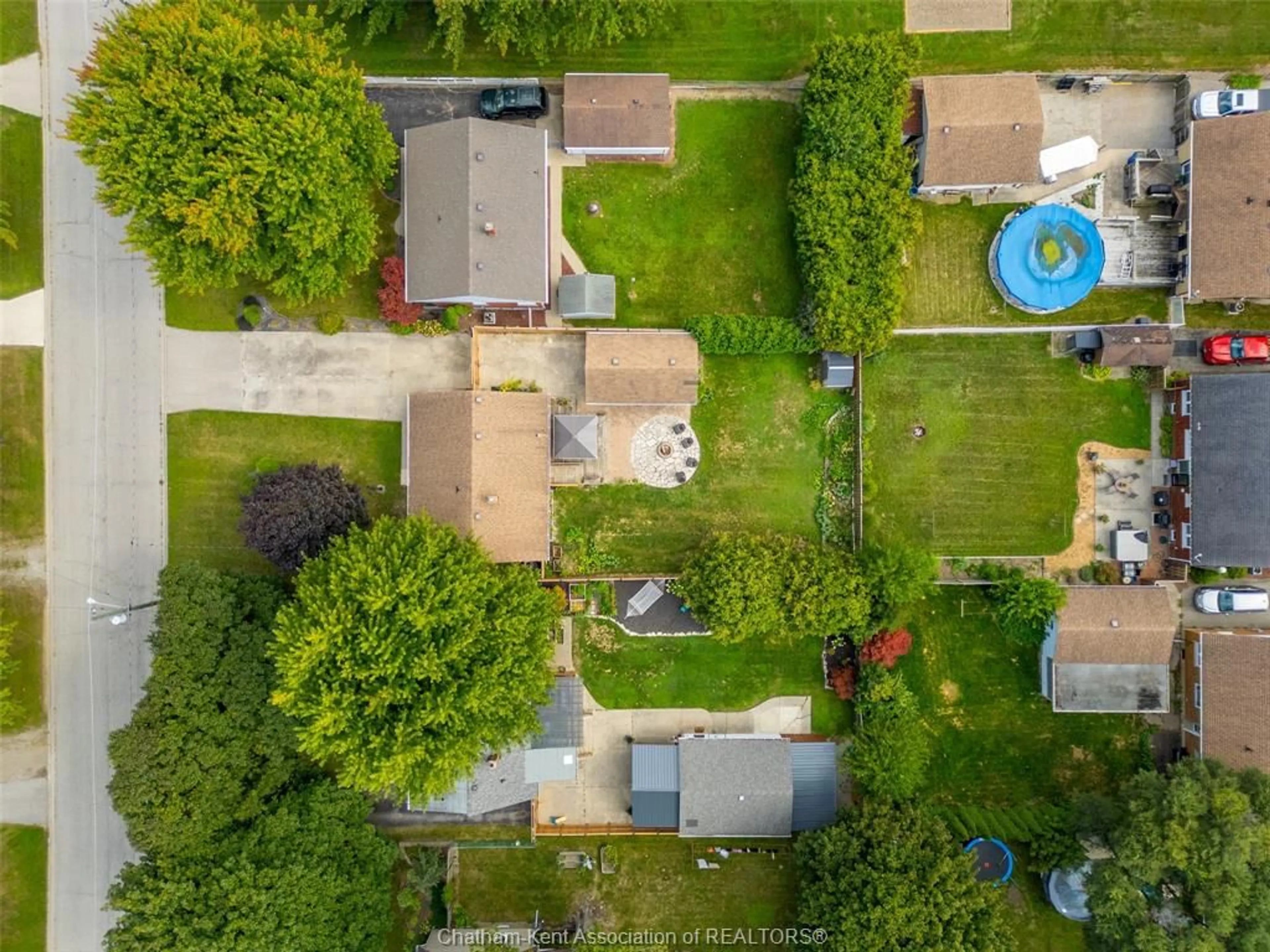 A pic from outside/outdoor area/front of a property/back of a property/a pic from drone, street for 26 Canterbury St, Chatham Ontario N7L 3S5