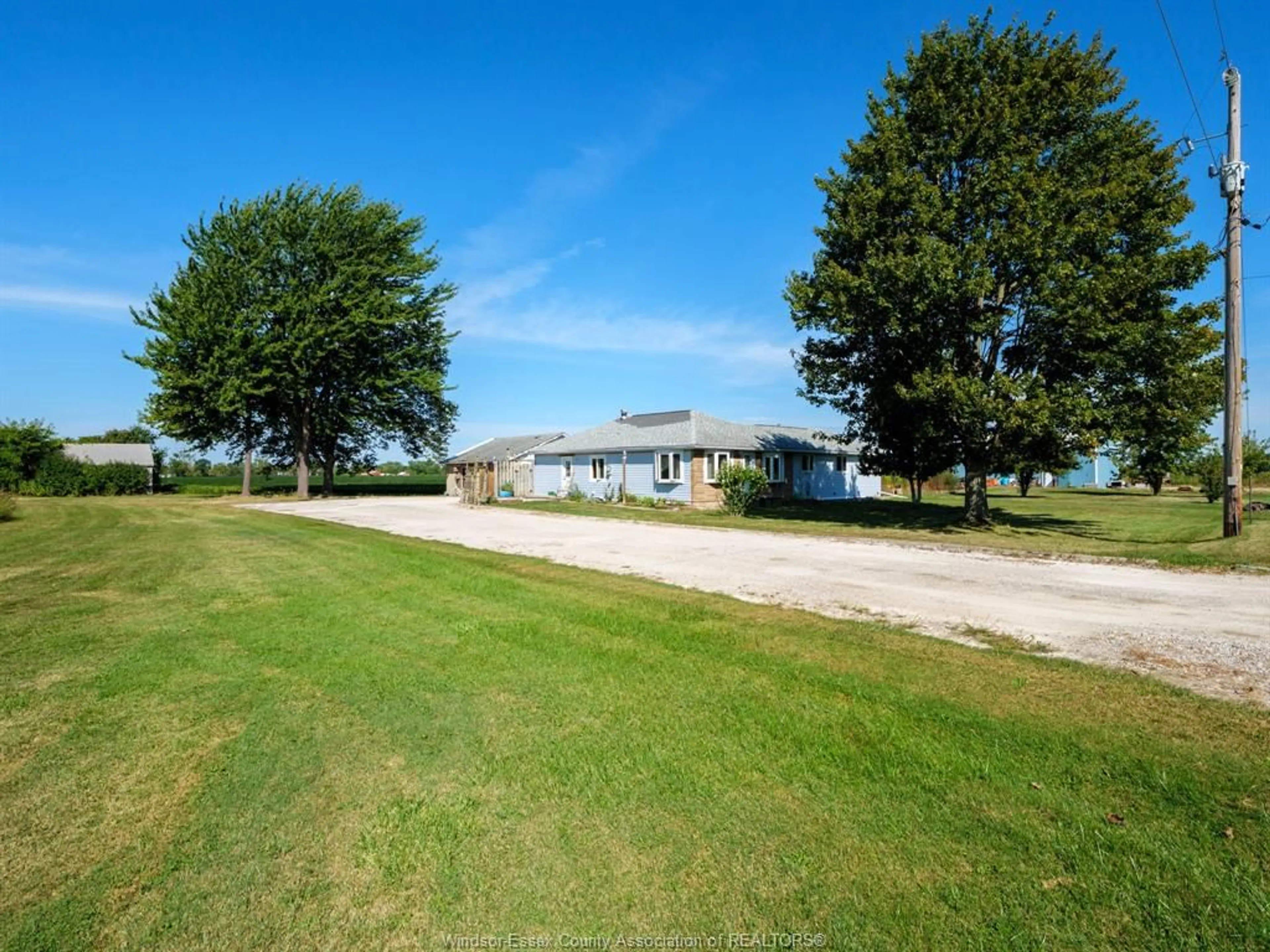 A pic from outside/outdoor area/front of a property/back of a property/a pic from drone, water/lake/river/ocean view for 5962 5TH CONCESSION, Amherstburg Ontario N9V 2Y9