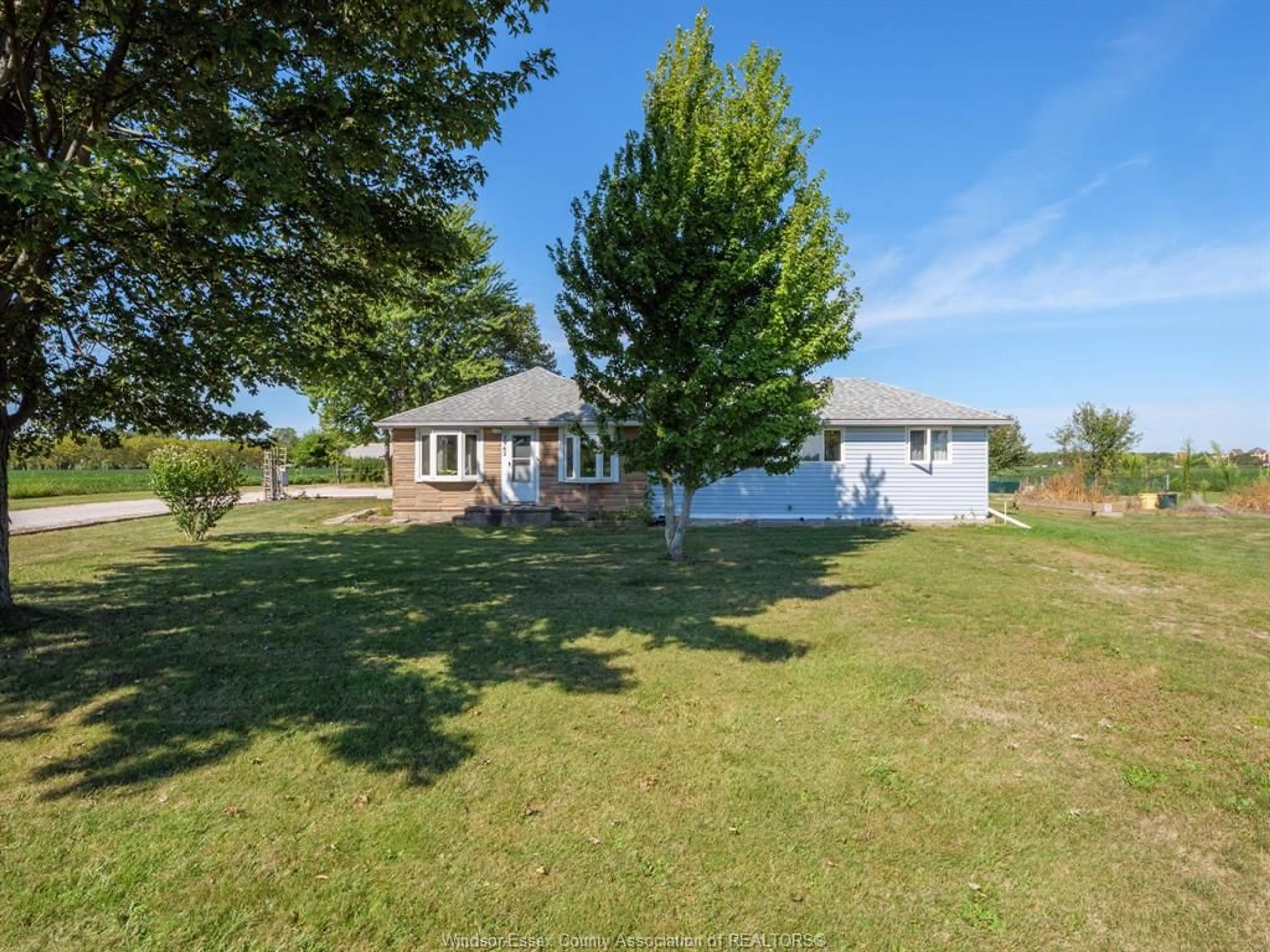 A pic from outside/outdoor area/front of a property/back of a property/a pic from drone, water/lake/river/ocean view for 5962 5TH CONCESSION, Amherstburg Ontario N9V 2Y9