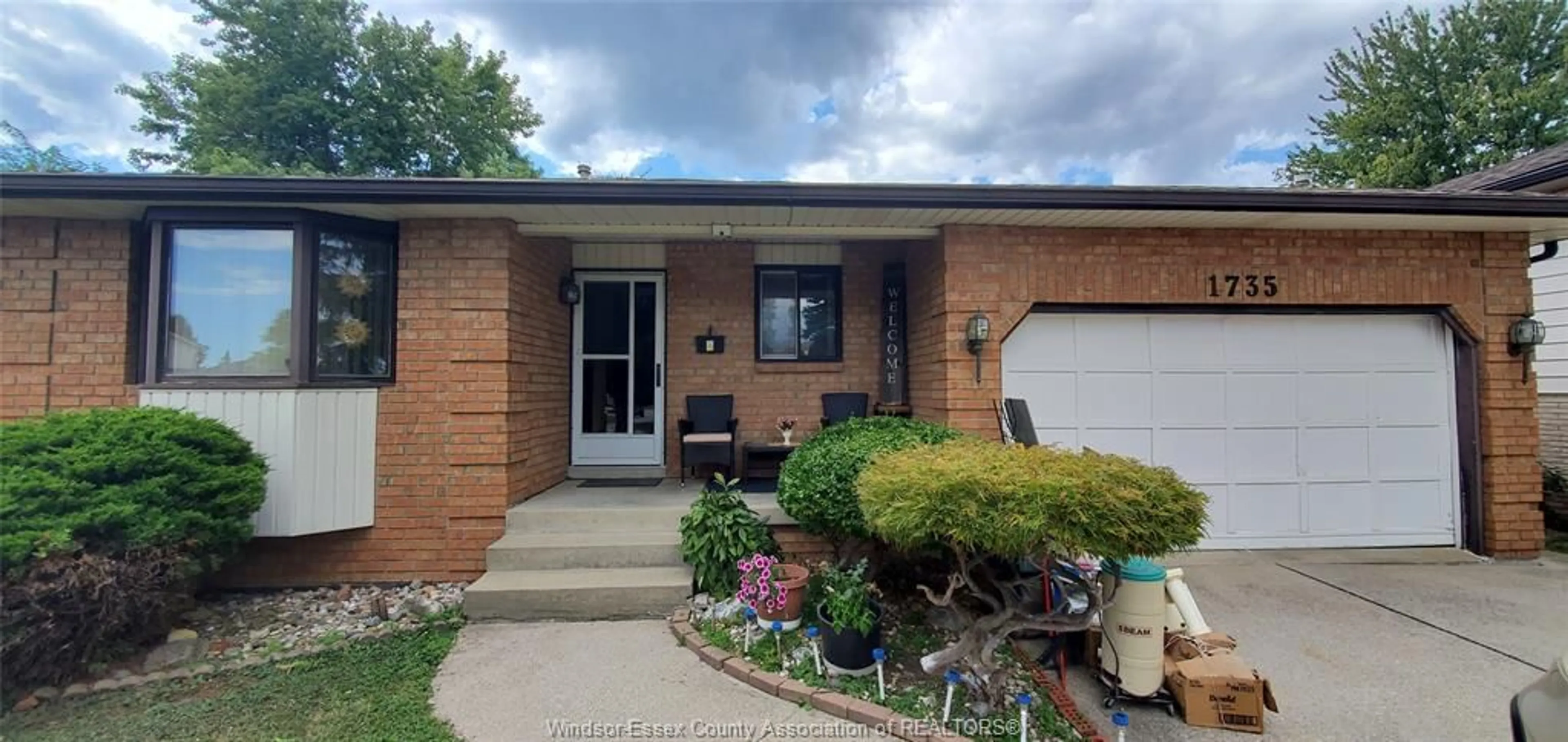 Home with brick exterior material, street for 1735 HOMESTEAD Lane, LaSalle Ontario N9H 2C7