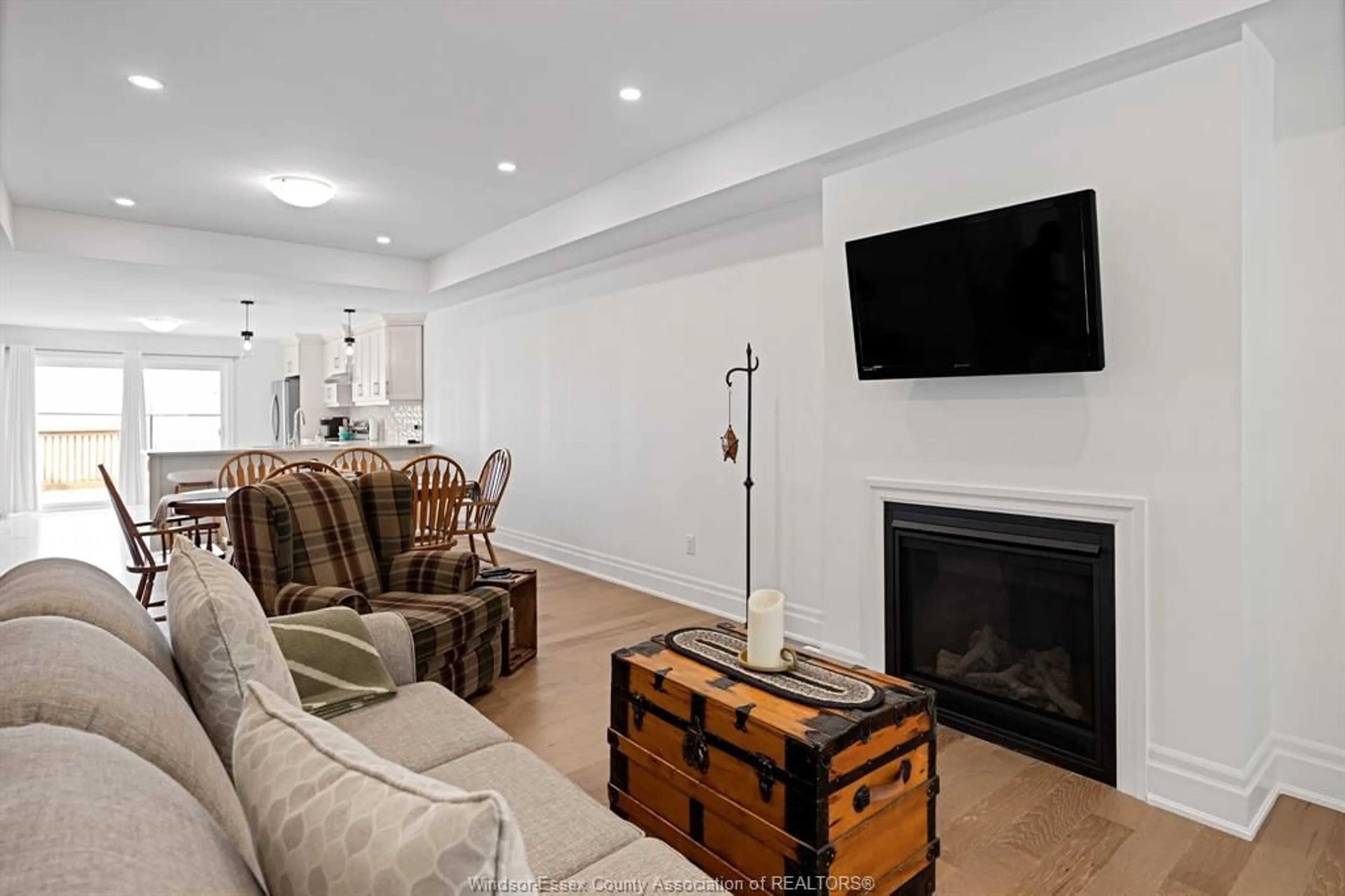 Living room with furniture, unknown for 124 LANE St, Essex Ontario N8M 0A9