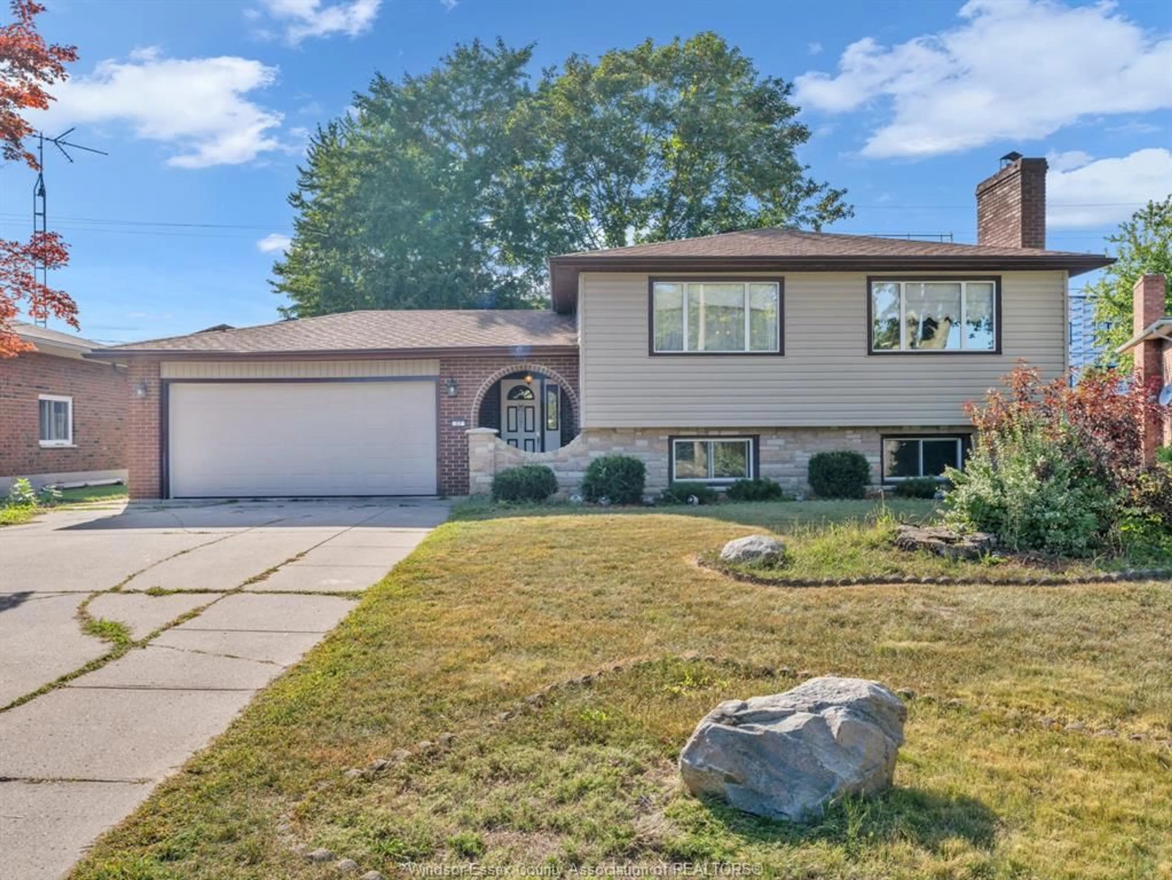 Home with vinyl exterior material, street for 27 Bruce Ave, Leamington Ontario N8H 4C4