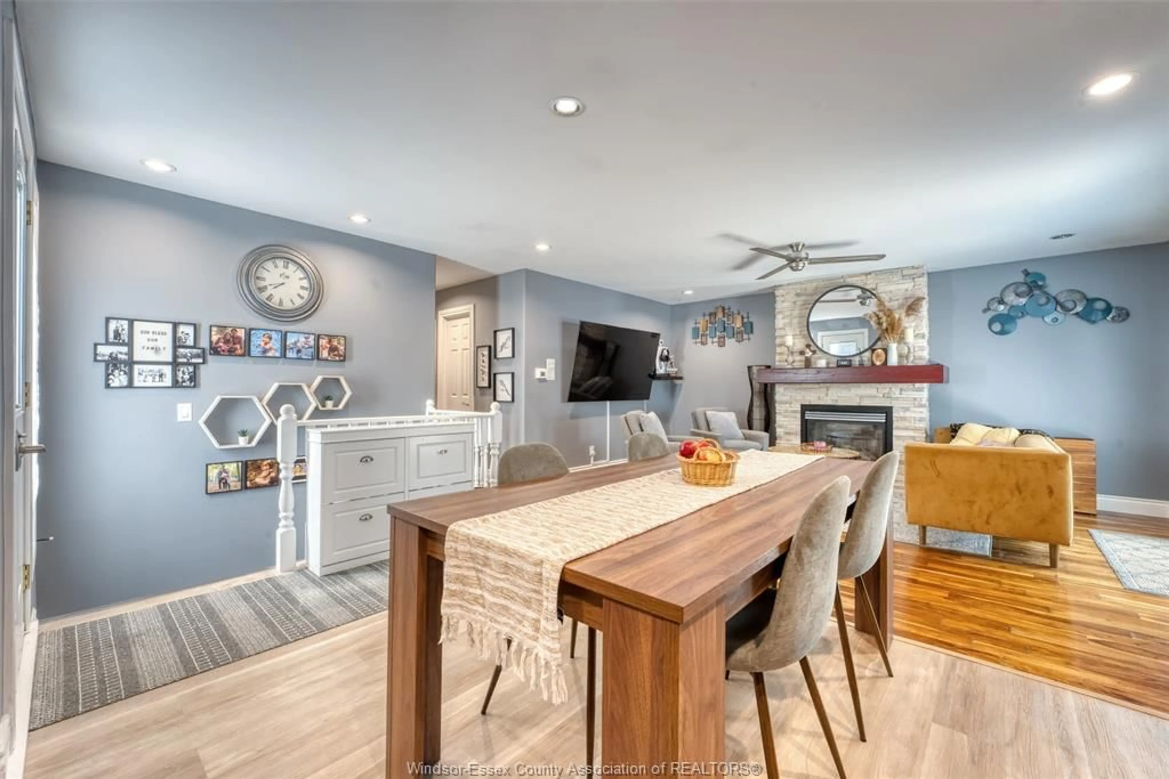 Open concept kitchen, wood/laminate floor for 8297 GREGORY Pl, Windsor Ontario N8S 4N3