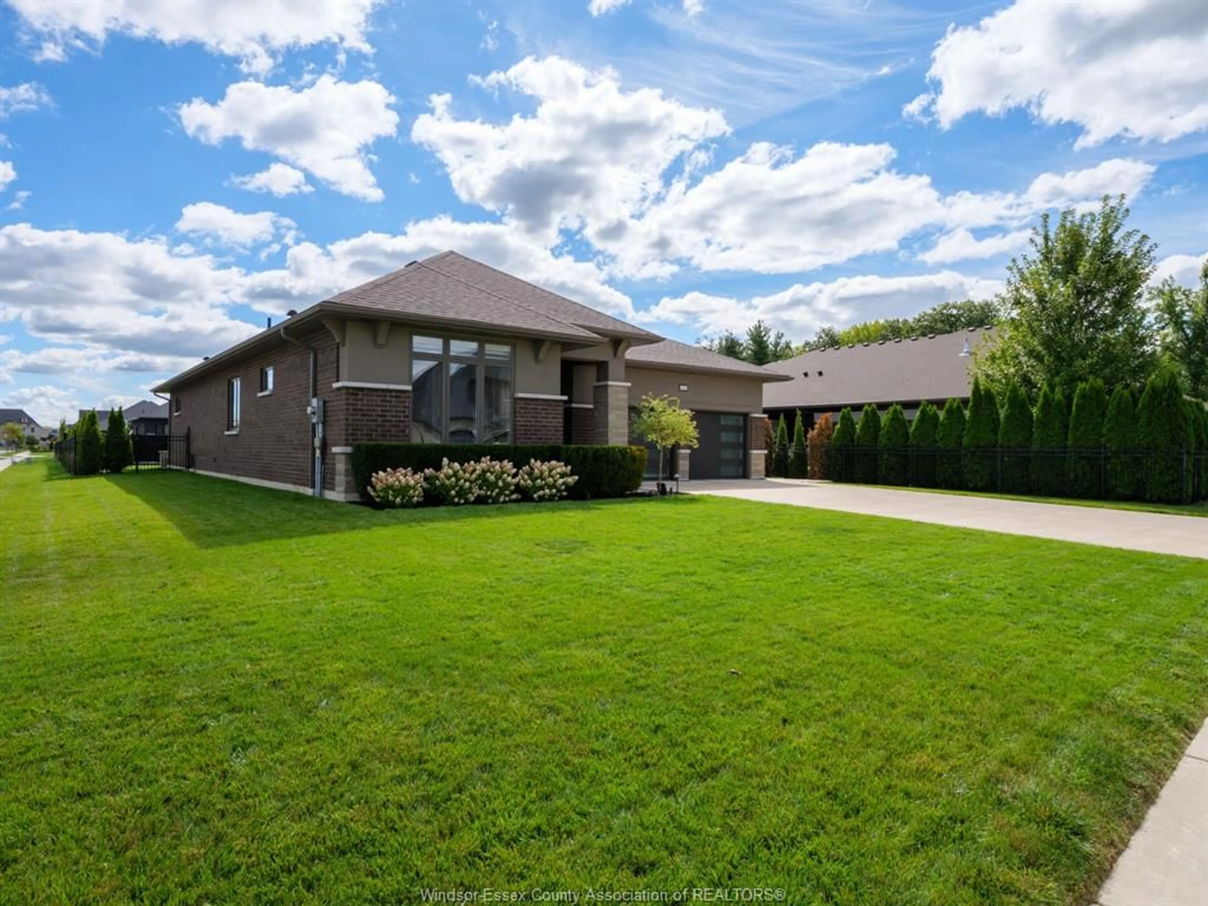 Unknown for 5025 WHISPERING PINES Cres, LaSalle Ontario N9H 0E5