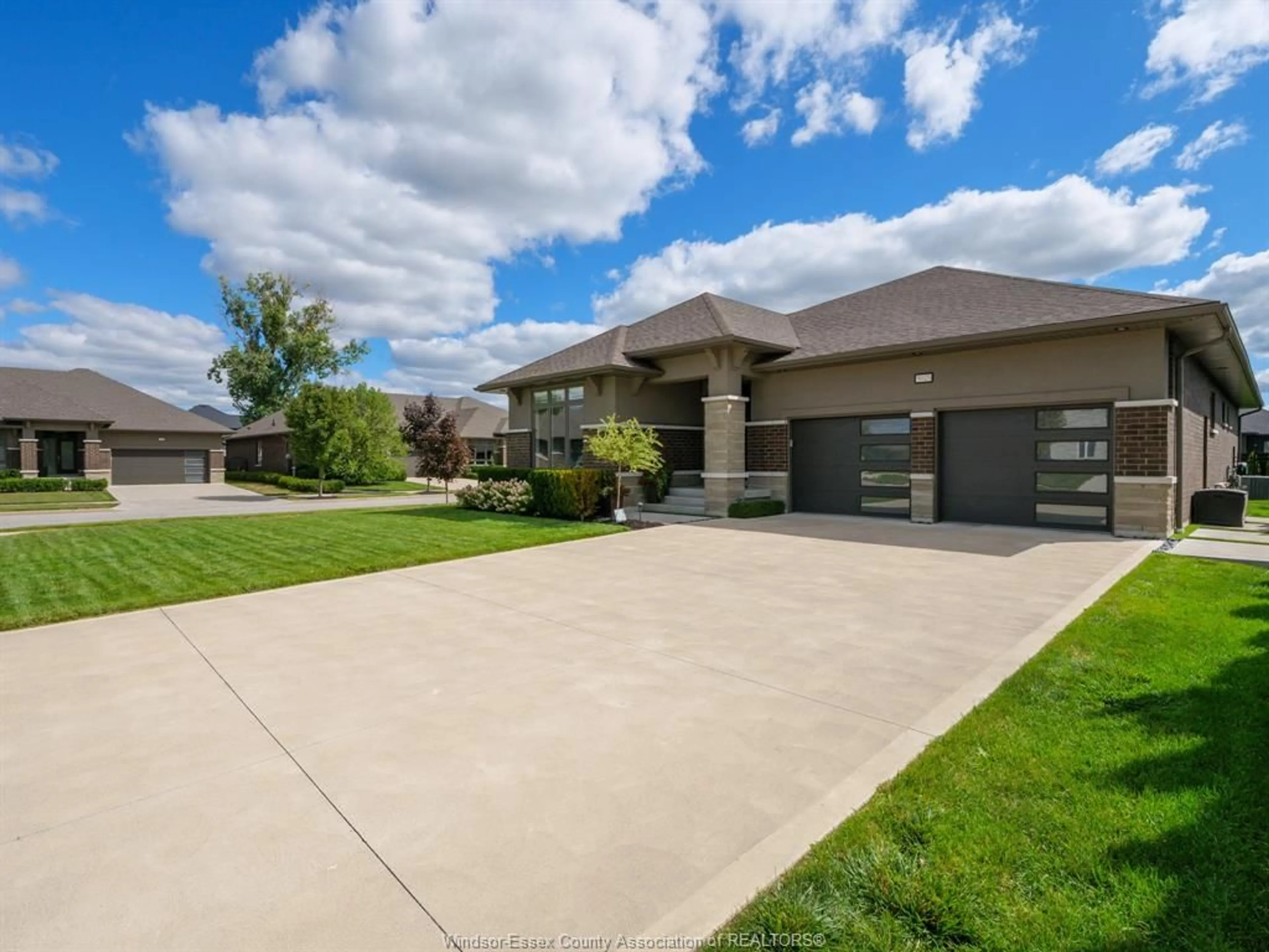 Unknown for 5025 WHISPERING PINES Cres, LaSalle Ontario N9H 0E5