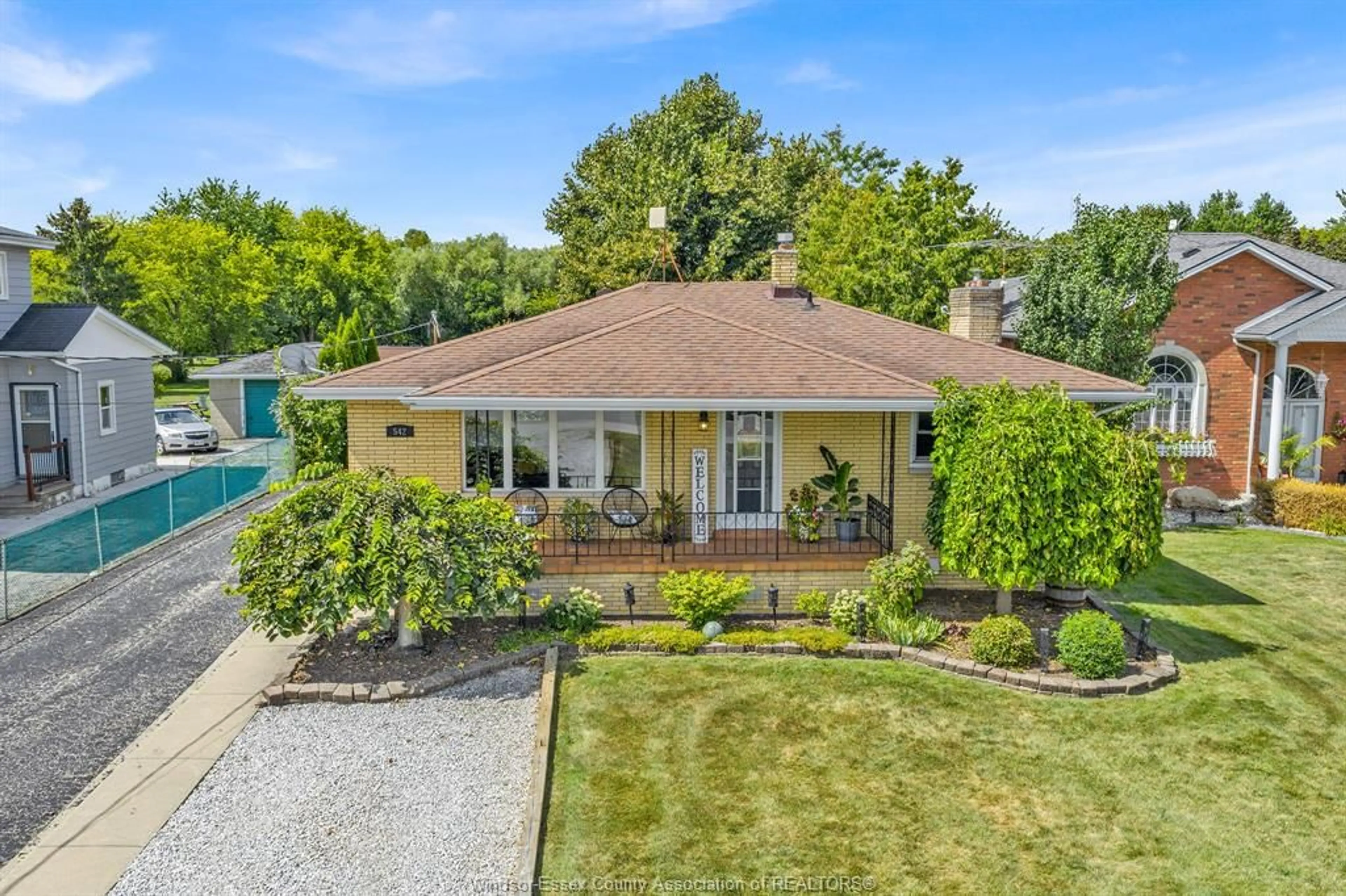 A pic from outside/outdoor area/front of a property/back of a property/a pic from drone, street for 542 CONCESSION RD 2, Amherstburg Ontario N9V 3E3