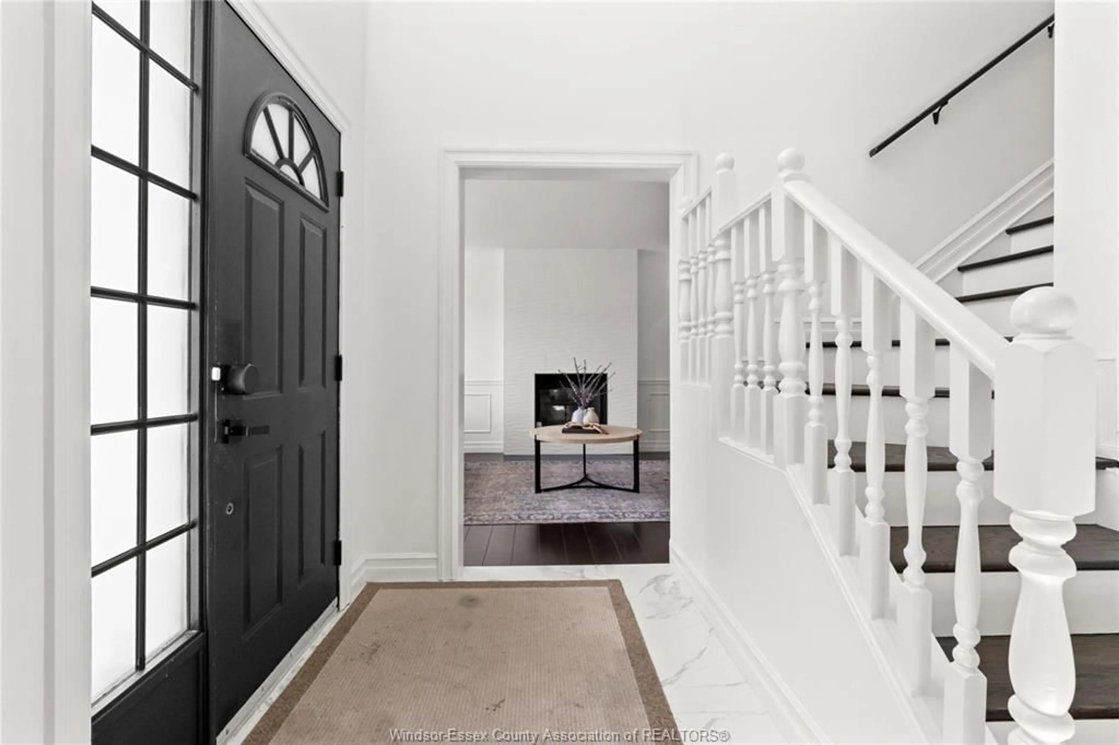 Indoor entryway for 206 WILLOW Dr, LaSalle Ontario N9J 1W6