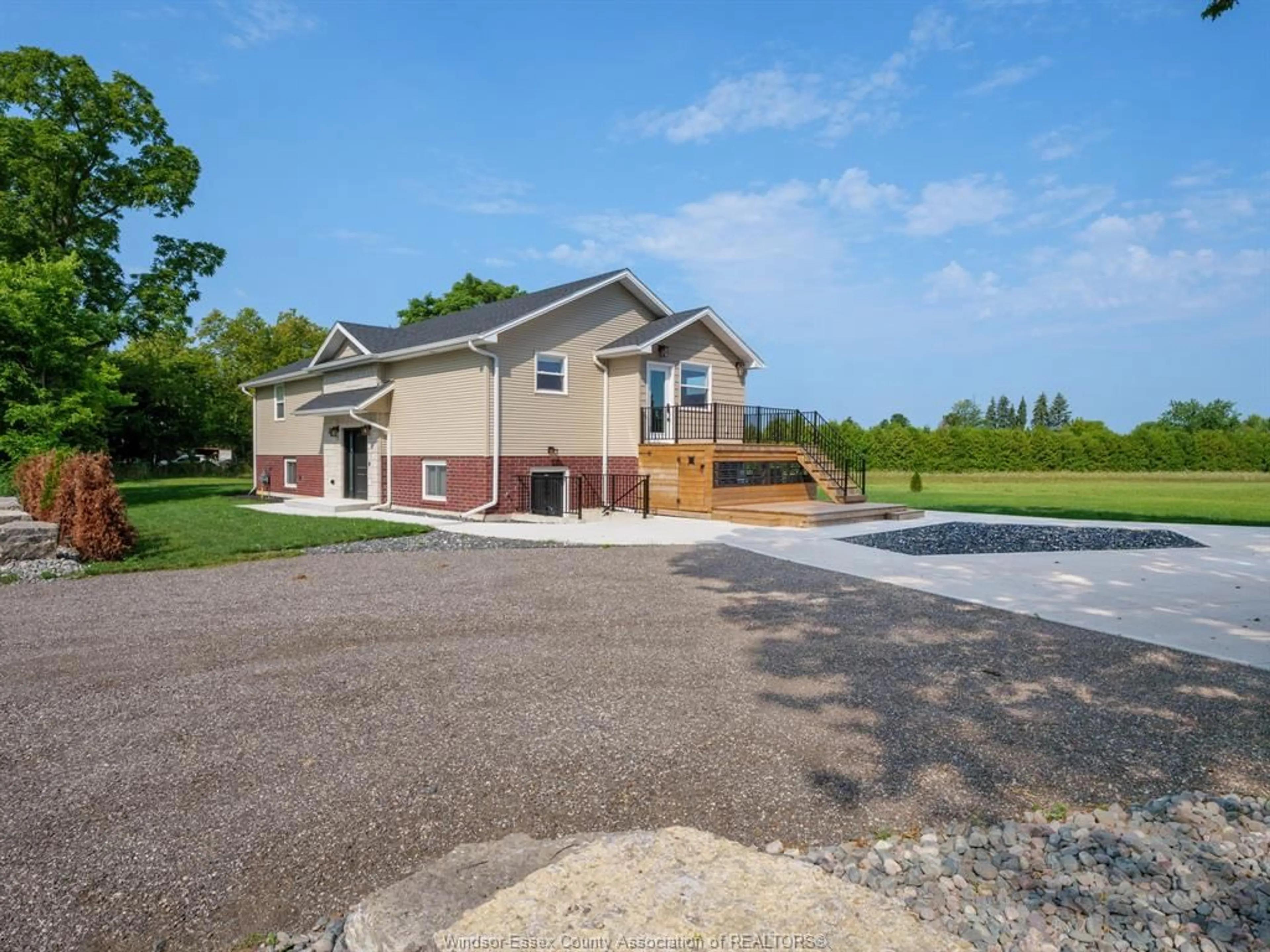 A pic from outside/outdoor area/front of a property/back of a property/a pic from drone, unknown for 384 Erie View, Harrow Ontario N0R 1G0