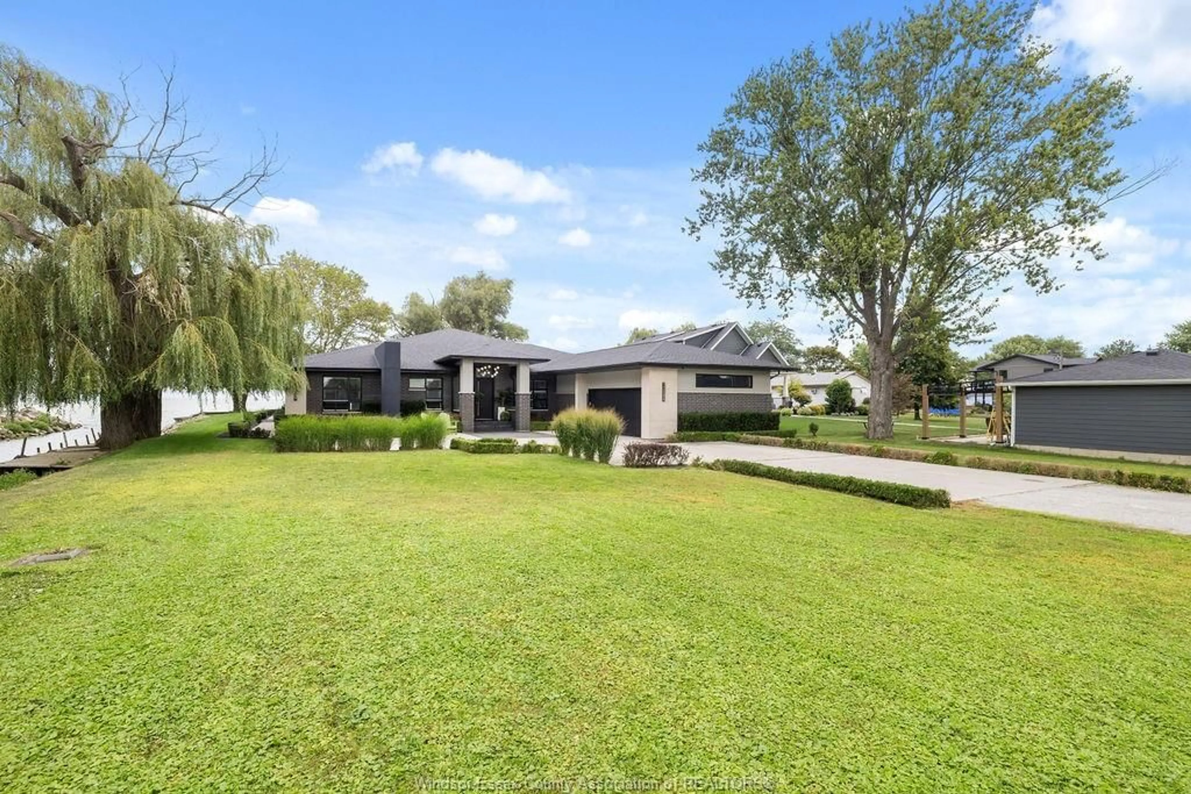 A pic from outside/outdoor area/front of a property/back of a property/a pic from drone, unknown for 551 ROSS BEACH Rd, Lakeshore Ontario N0R 1A0