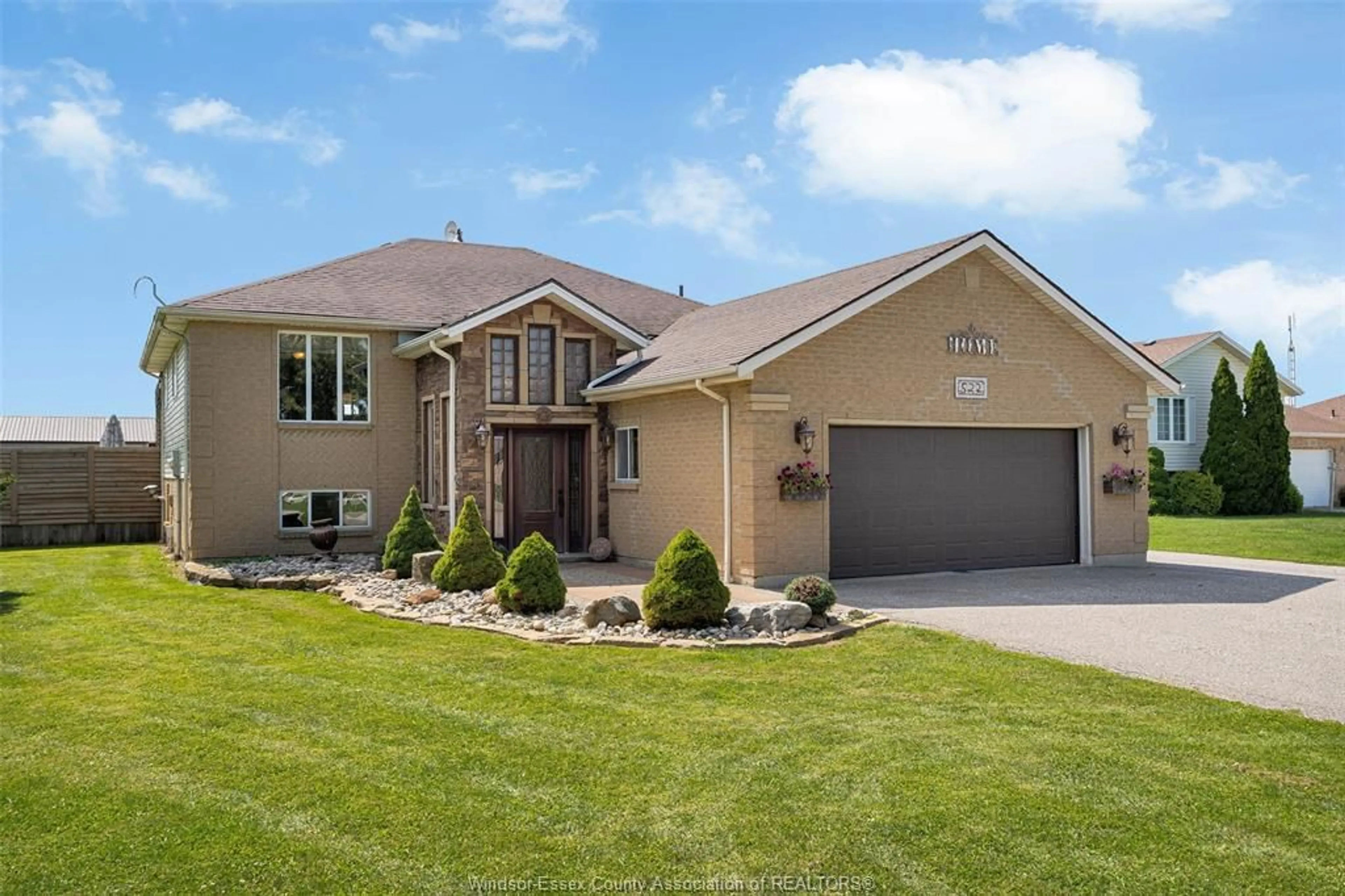 Home with vinyl exterior material, street for 522 COUNTY RD 8, Leamington Ontario N0P 2J0