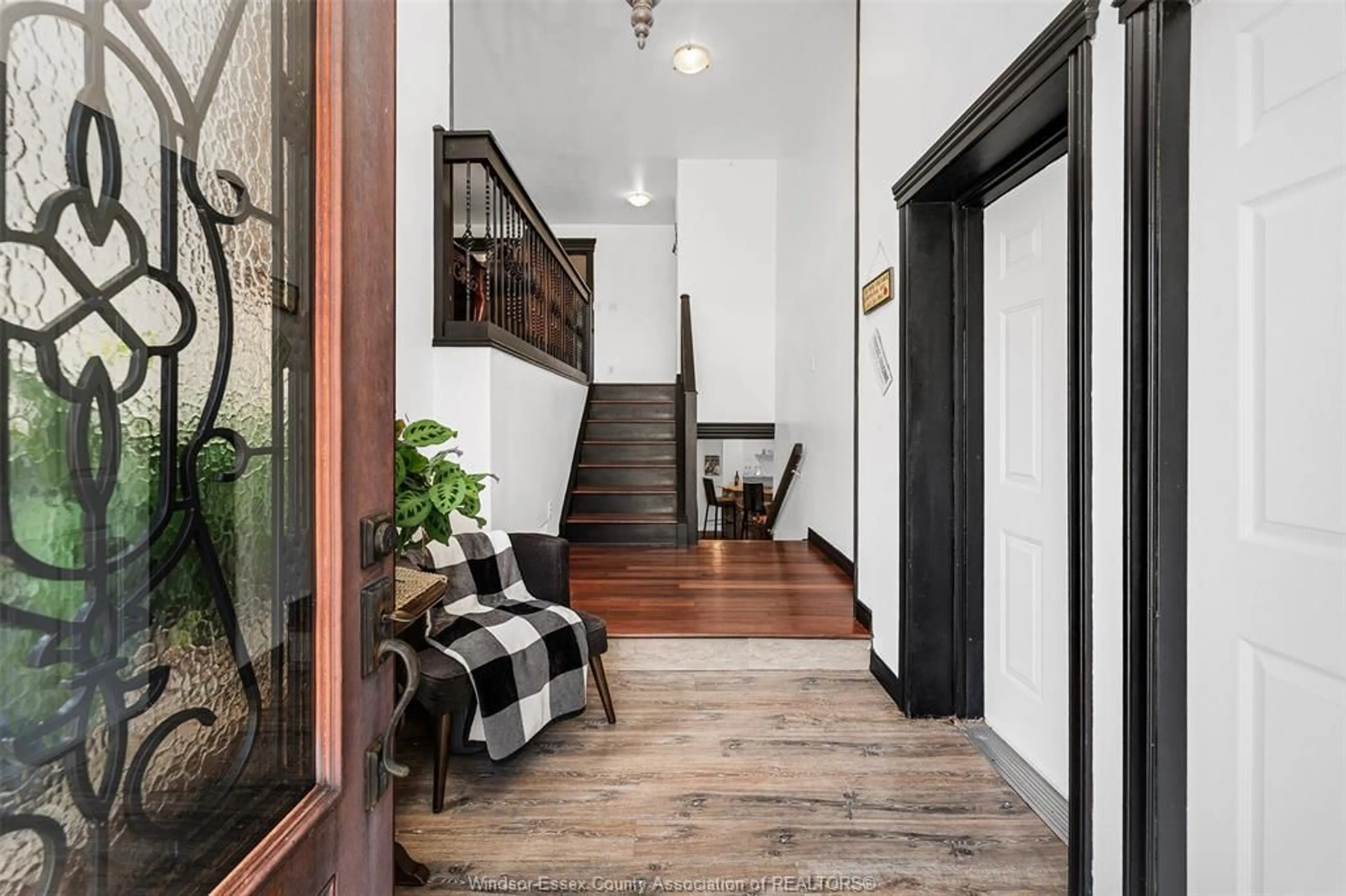 Indoor entryway for 522 COUNTY RD 8, Leamington Ontario N0P 2J0