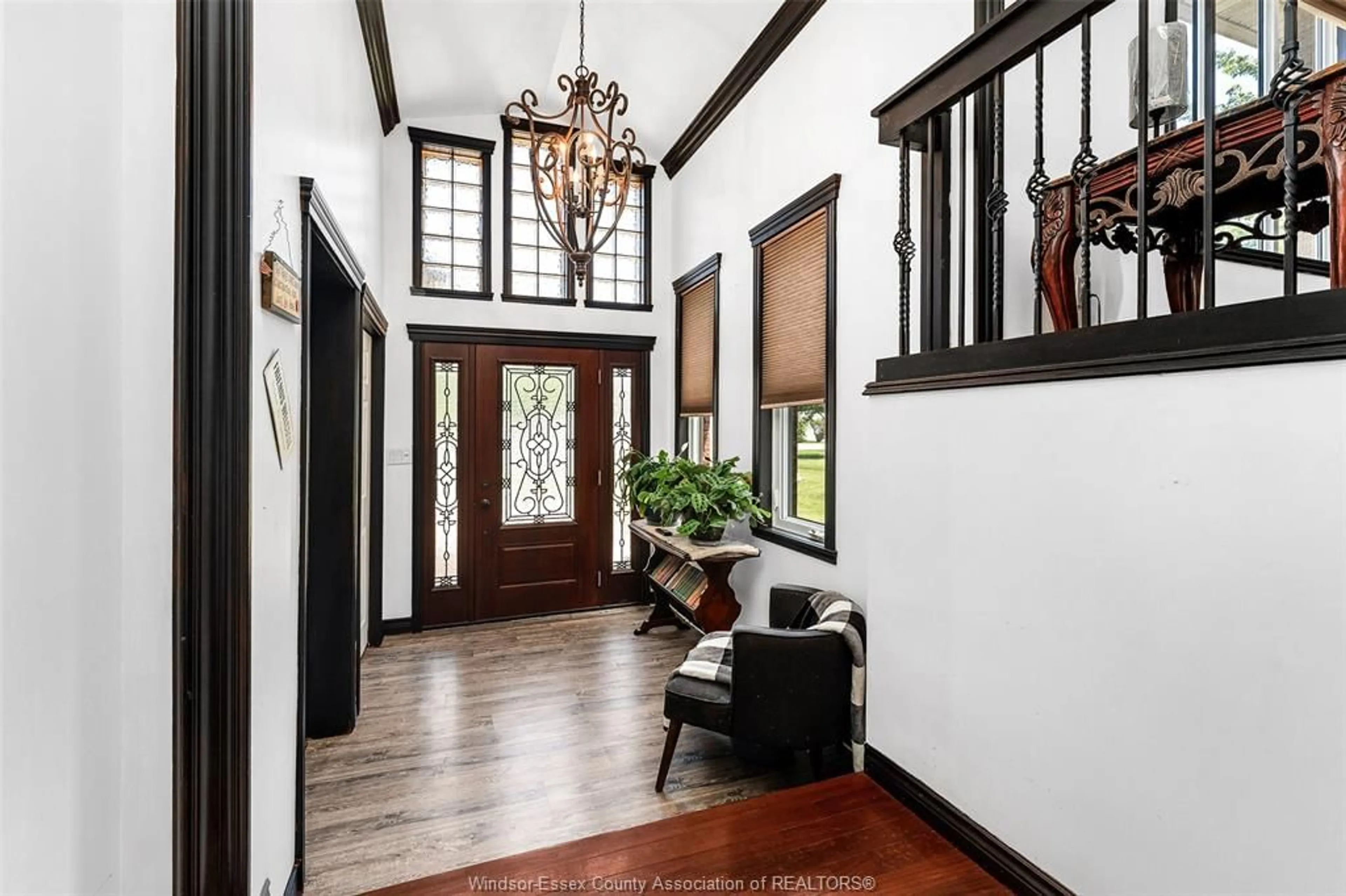 Indoor entryway for 522 COUNTY RD 8, Leamington Ontario N0P 2J0