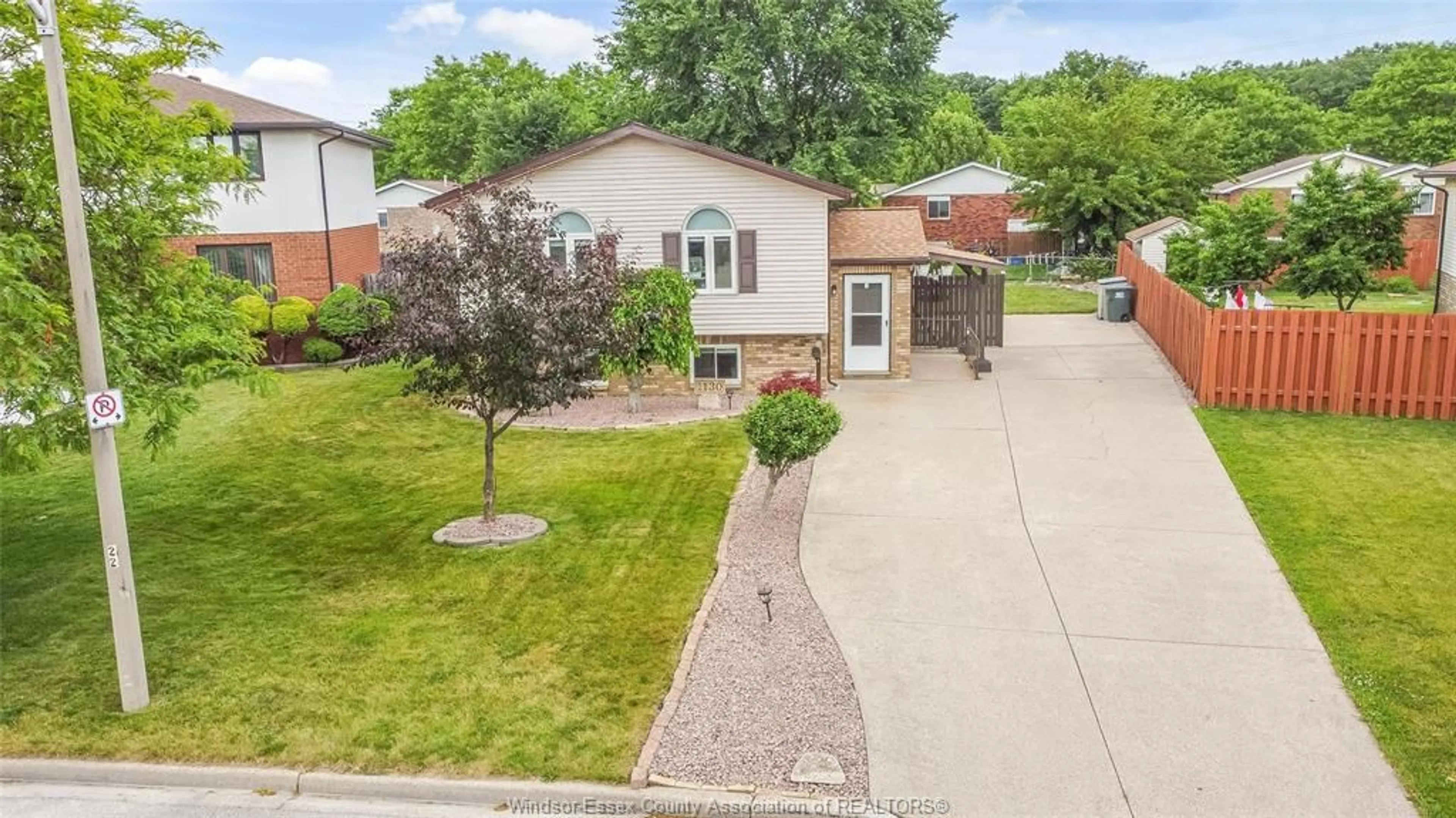 A pic from outside/outdoor area/front of a property/back of a property/a pic from drone, street for 1130 STANLEY St, Windsor Ontario N8X 5A1