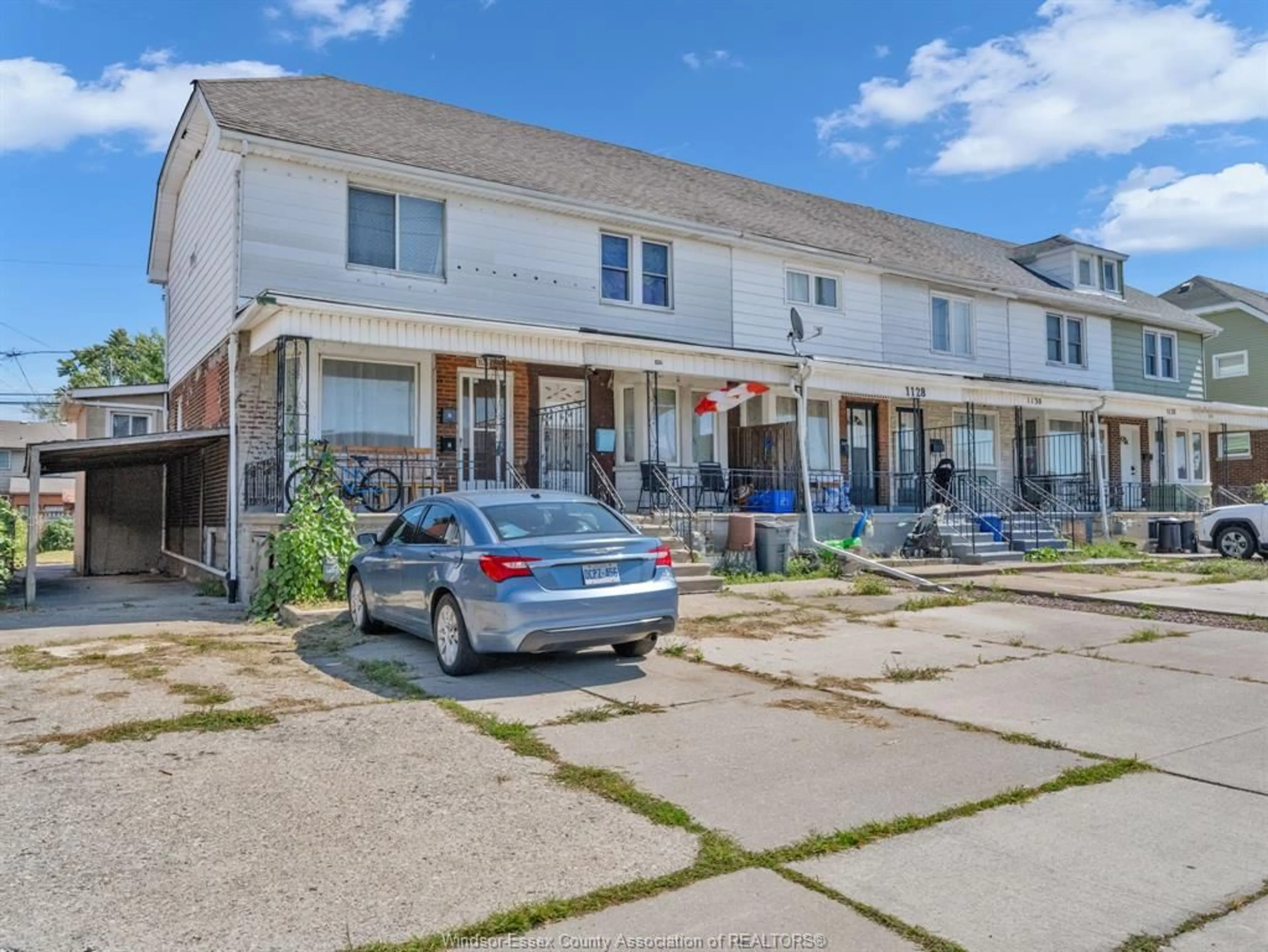 A pic from outside/outdoor area/front of a property/back of a property/a pic from drone, street for 1124 MERCER St, Windsor Ontario N9A 1N9