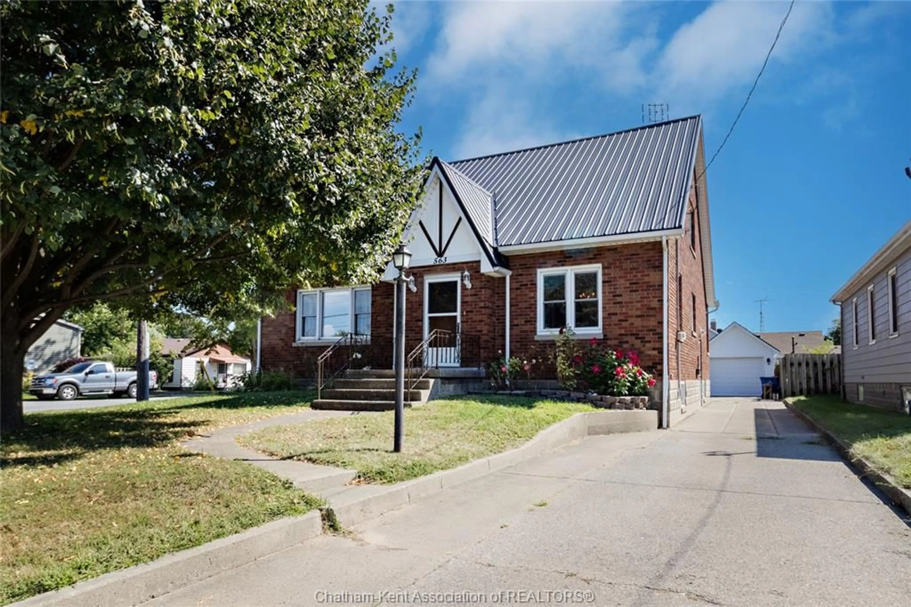 Home with brick exterior material, street for 563 MURRAY St, Wallaceburg Ontario N8A 1V9