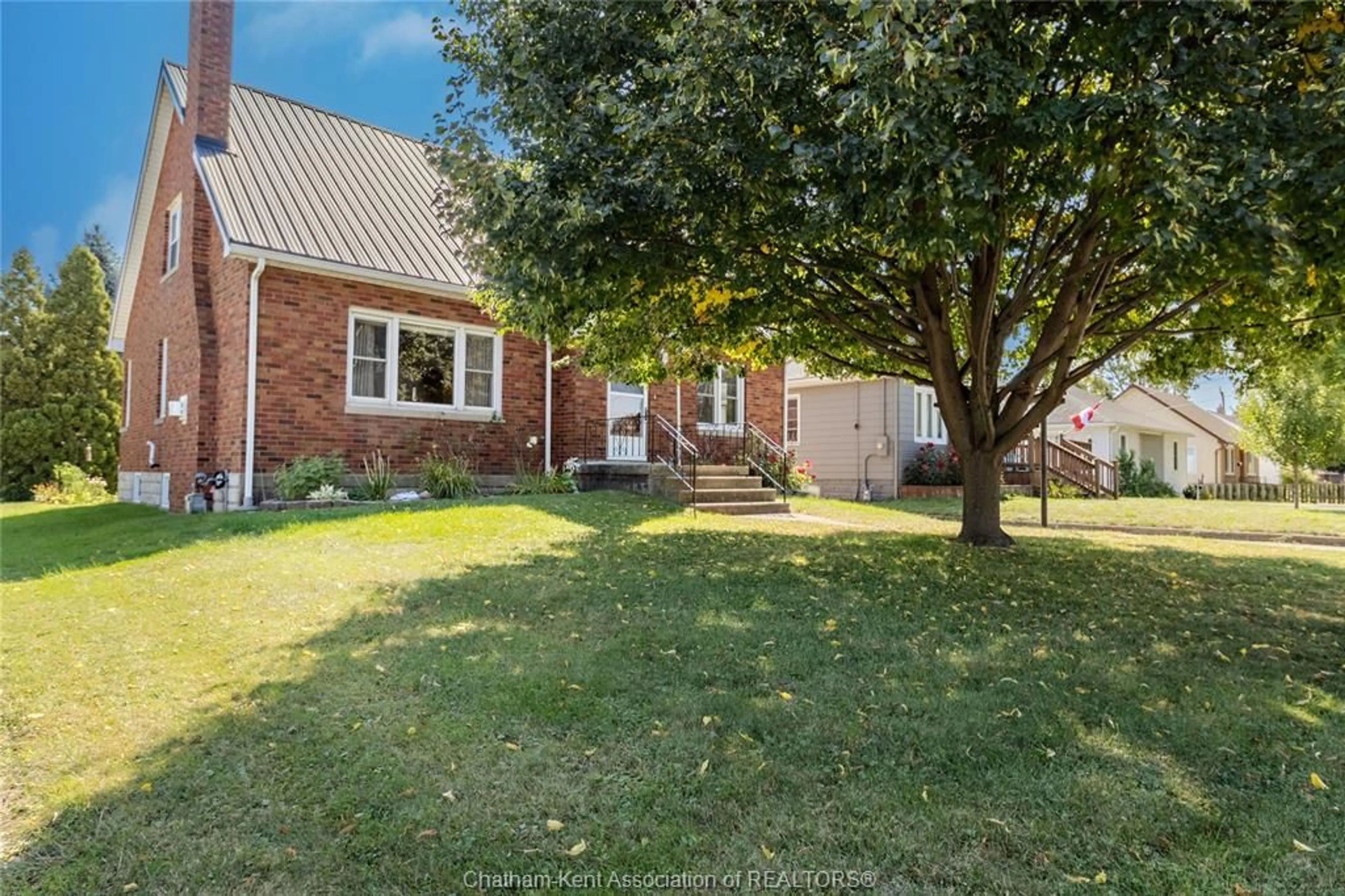 Unknown for 563 MURRAY St, Wallaceburg Ontario N8A 1V9