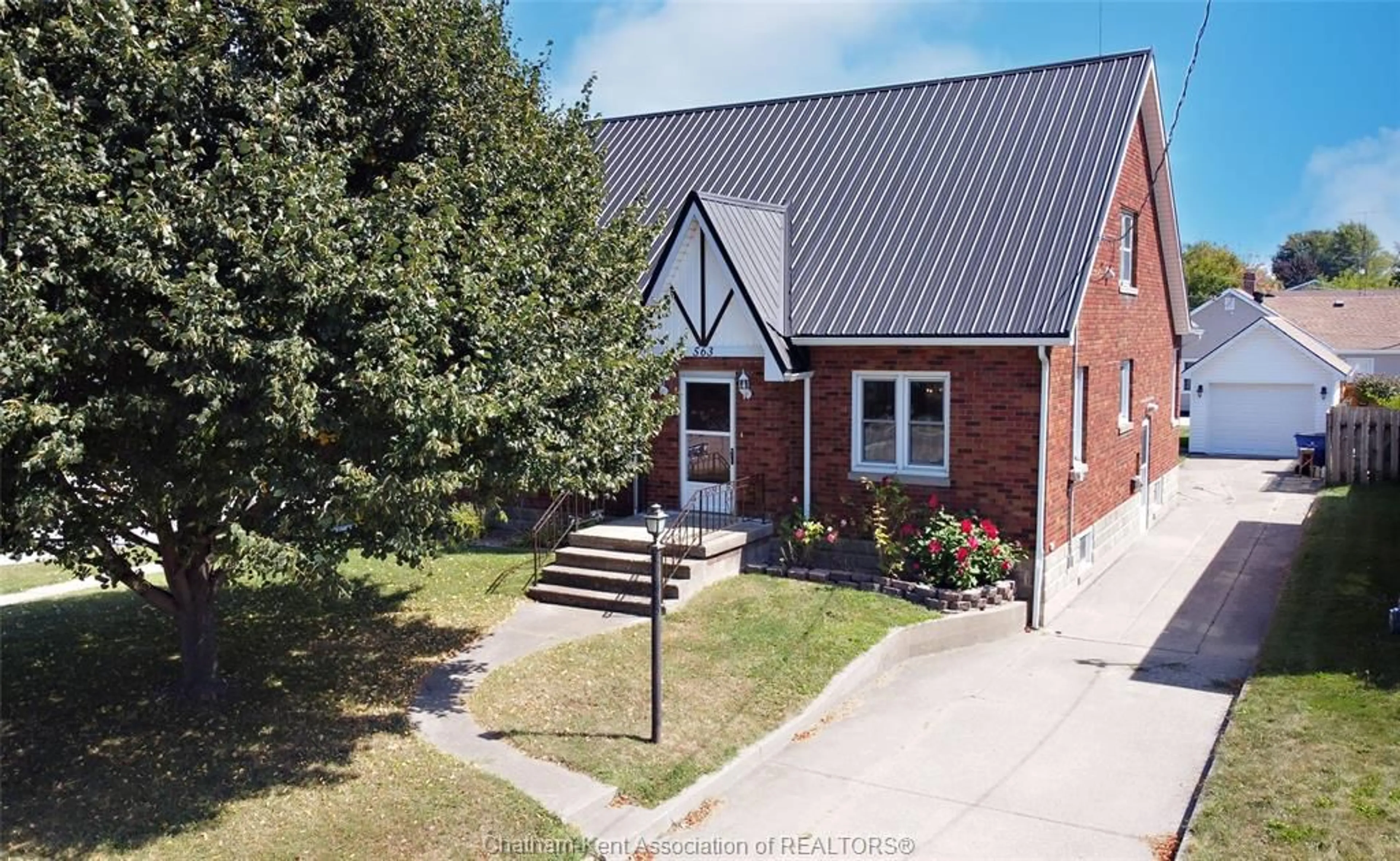 Home with brick exterior material, street for 563 MURRAY St, Wallaceburg Ontario N8A 1V9