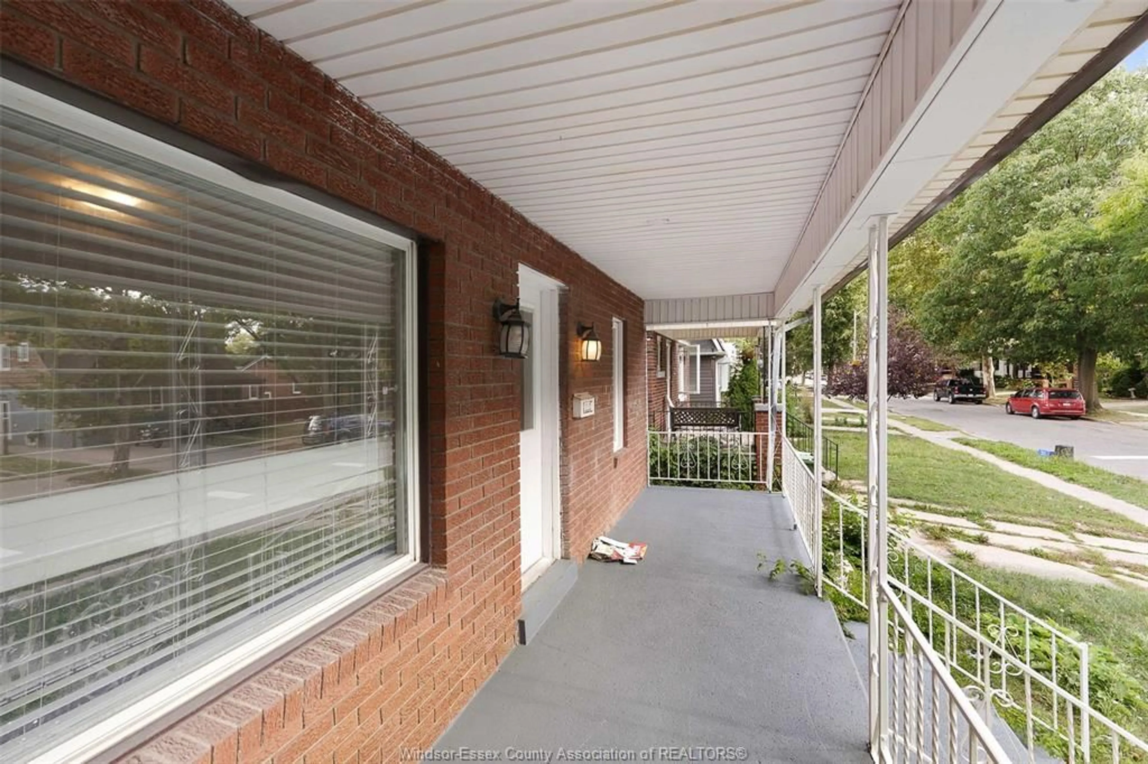 Patio, street for 2122 Church St, Windsor Ontario N8X 1V7