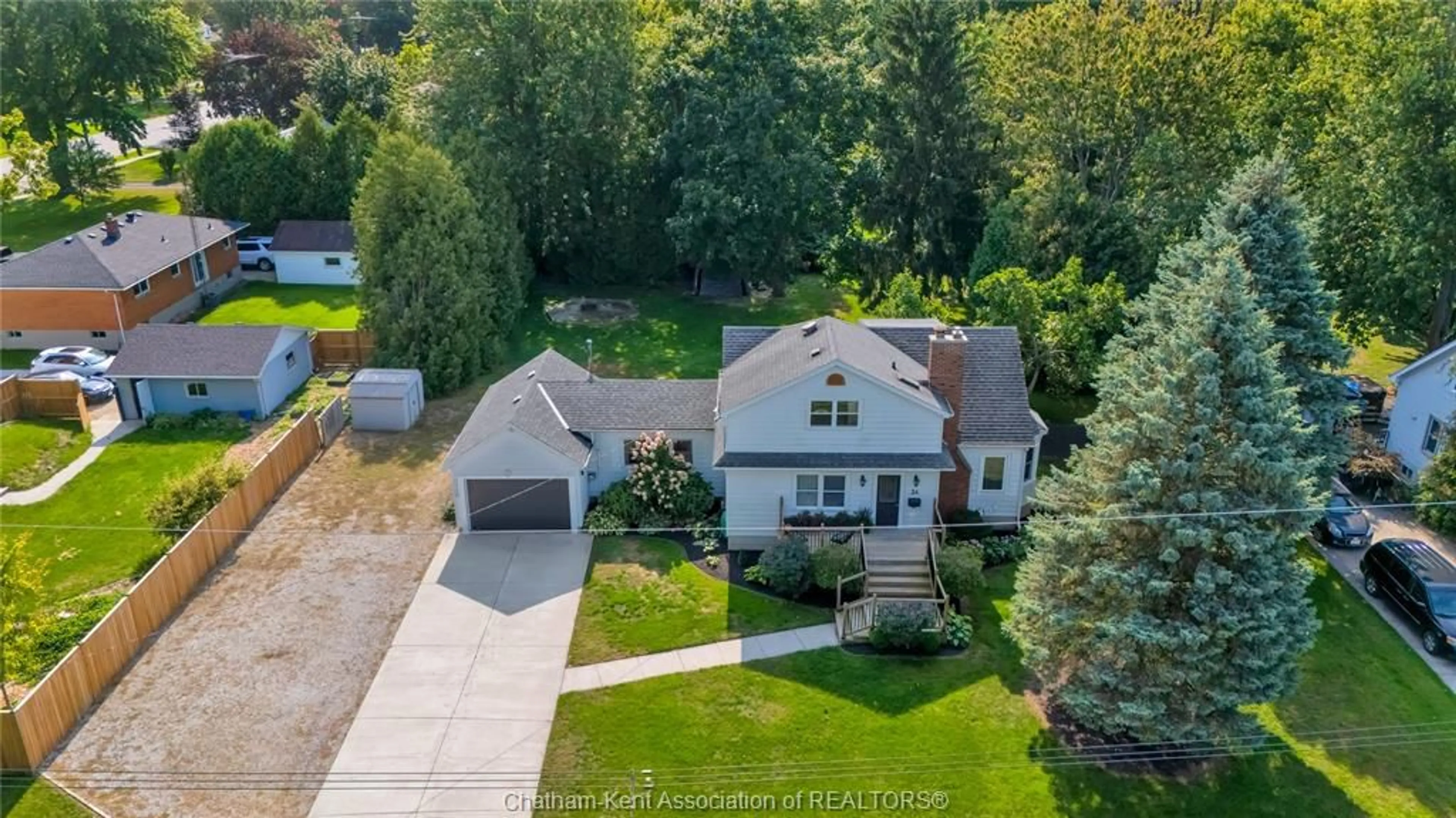A pic from outside/outdoor area/front of a property/back of a property/a pic from drone, street for 34 Jackson Dr, Chatham Ontario N7L 2P1