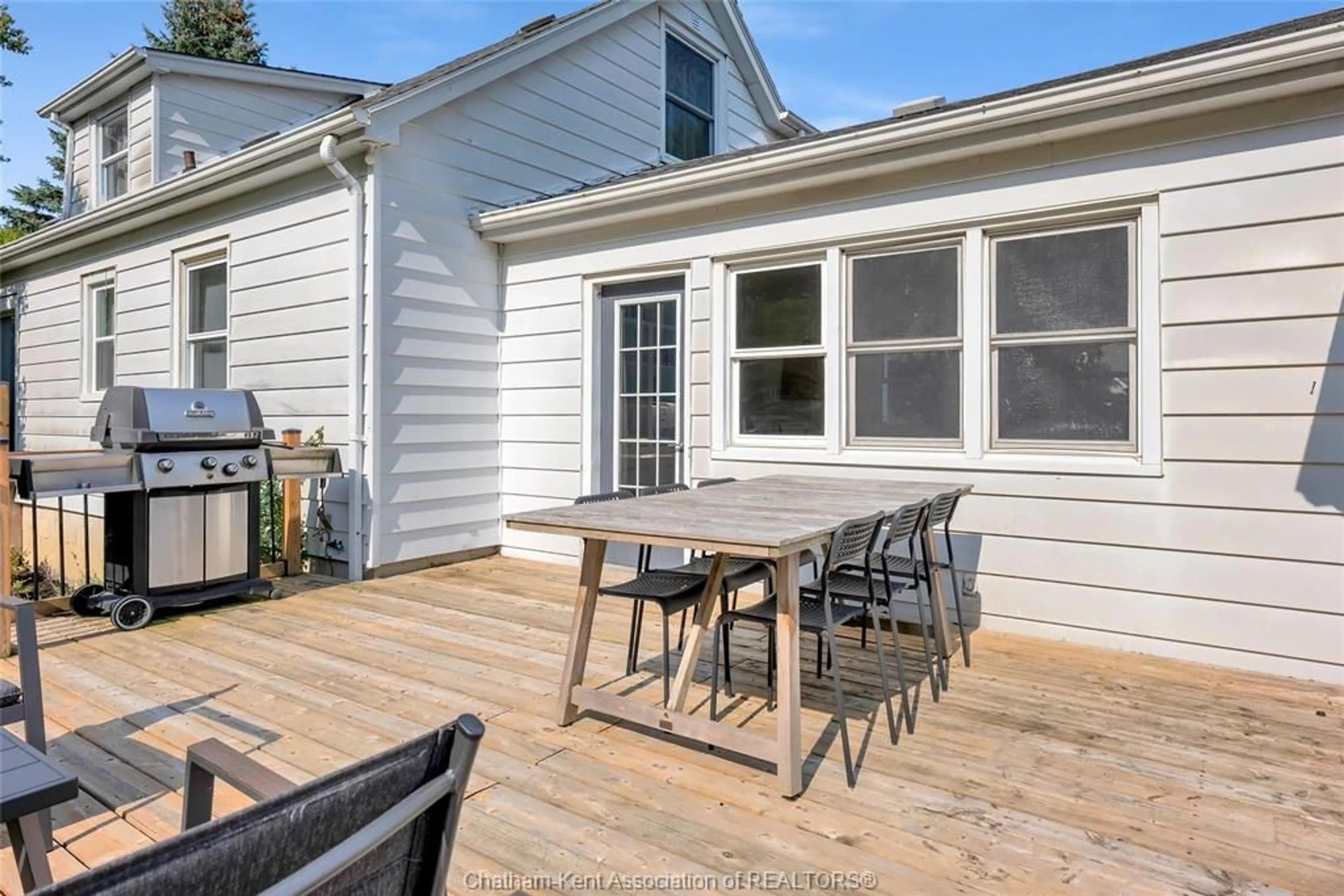 Patio, street for 34 Jackson Dr, Chatham Ontario N7L 2P1