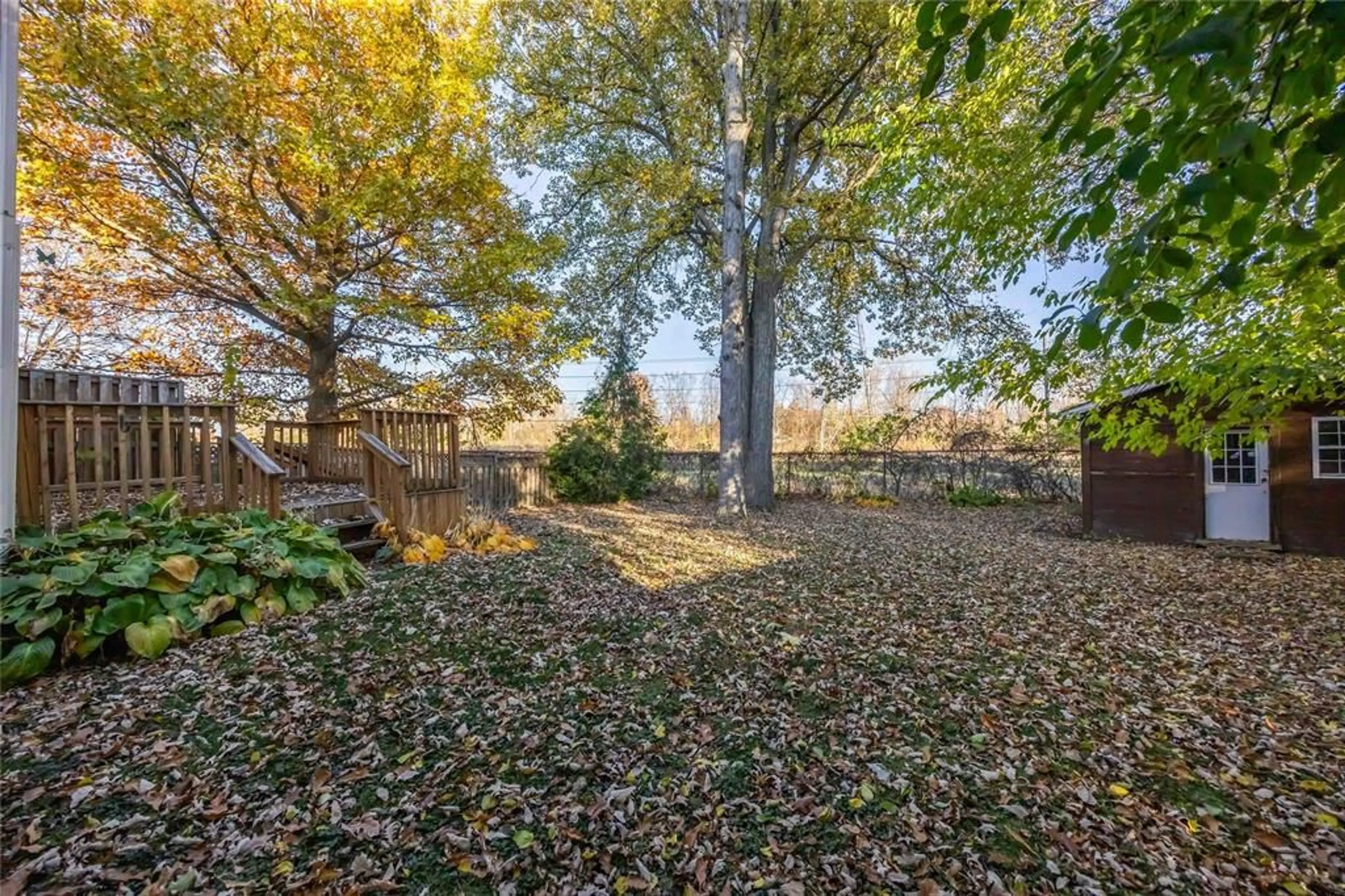 Patio, forest/trees view for 124 FAIRVIEW Pl, Sarnia Ontario N7S 4E1