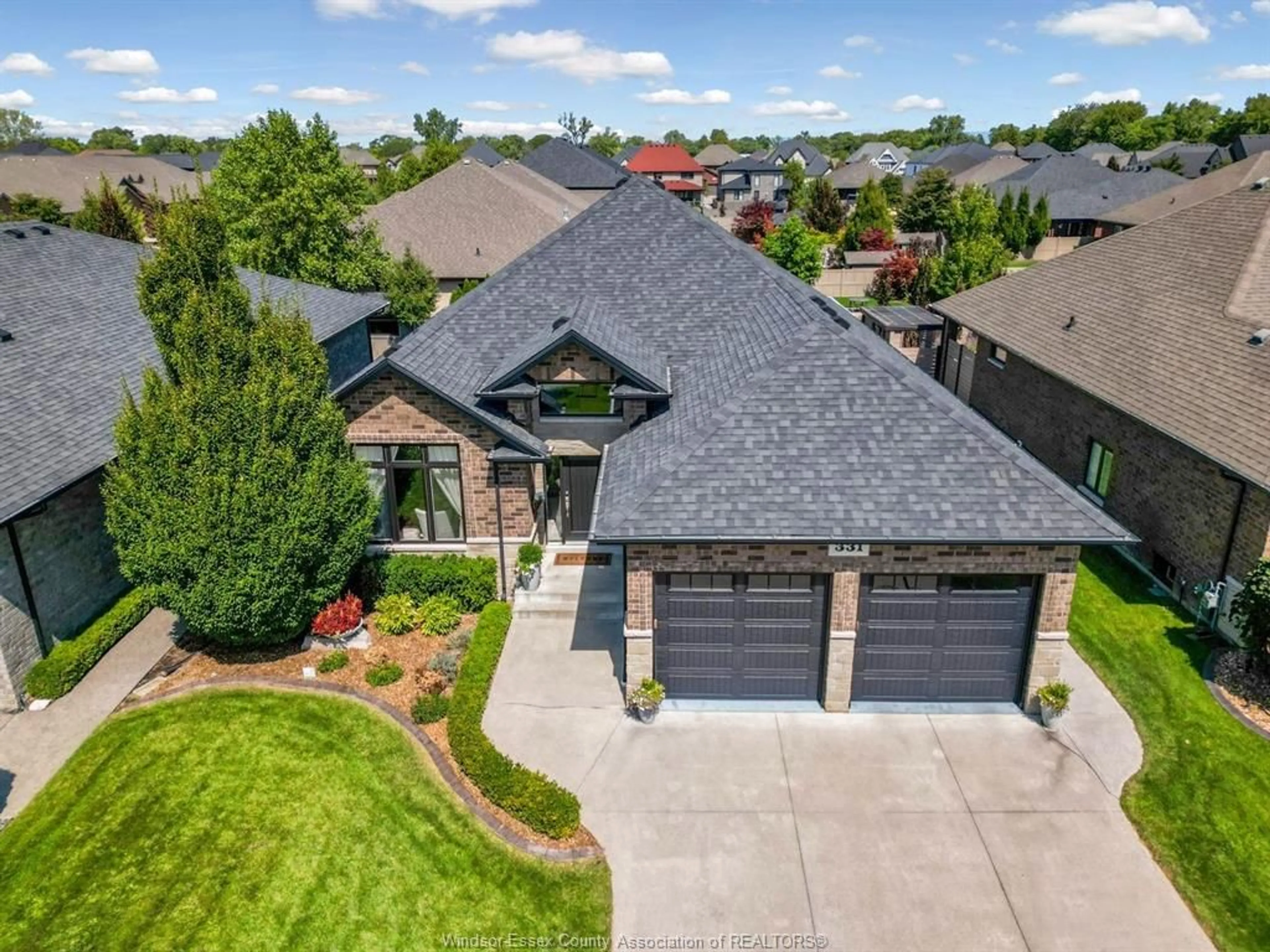 A pic from outside/outdoor area/front of a property/back of a property/a pic from drone, street for 331 Lakewood Cres, Tecumseh Ontario N8N 0C9