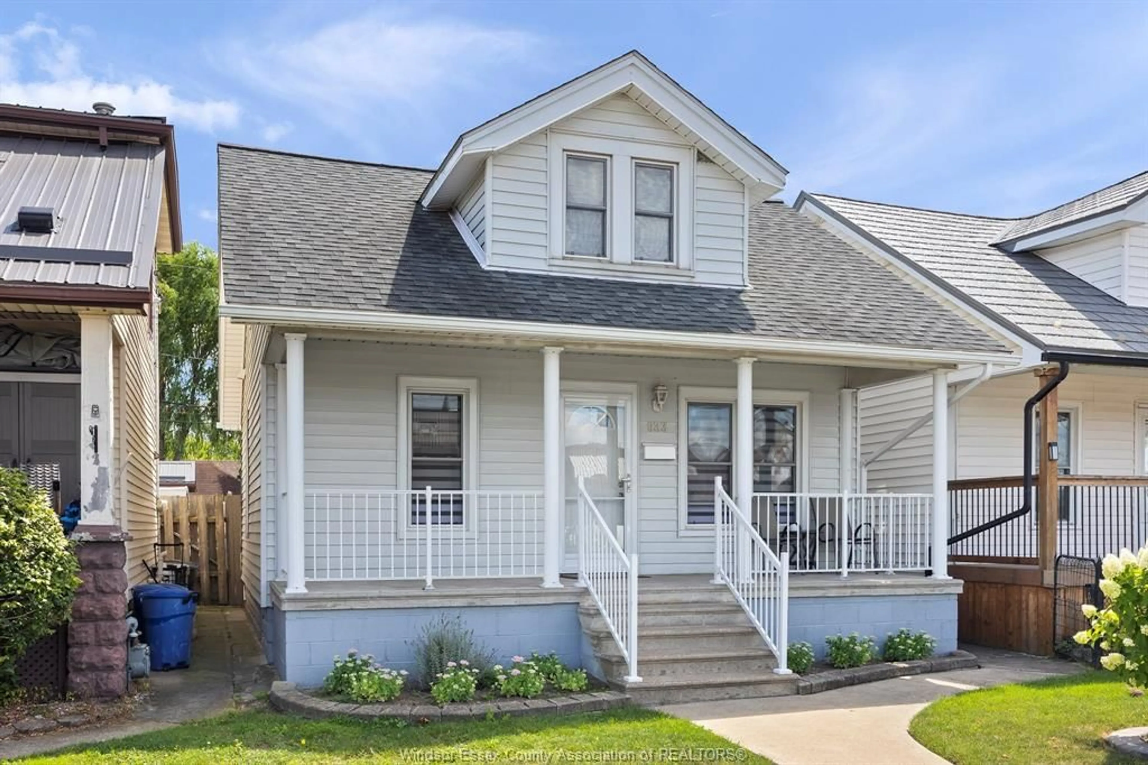 Home with vinyl exterior material, street for 933 HANNA St, Windsor Ontario N8X 2P2