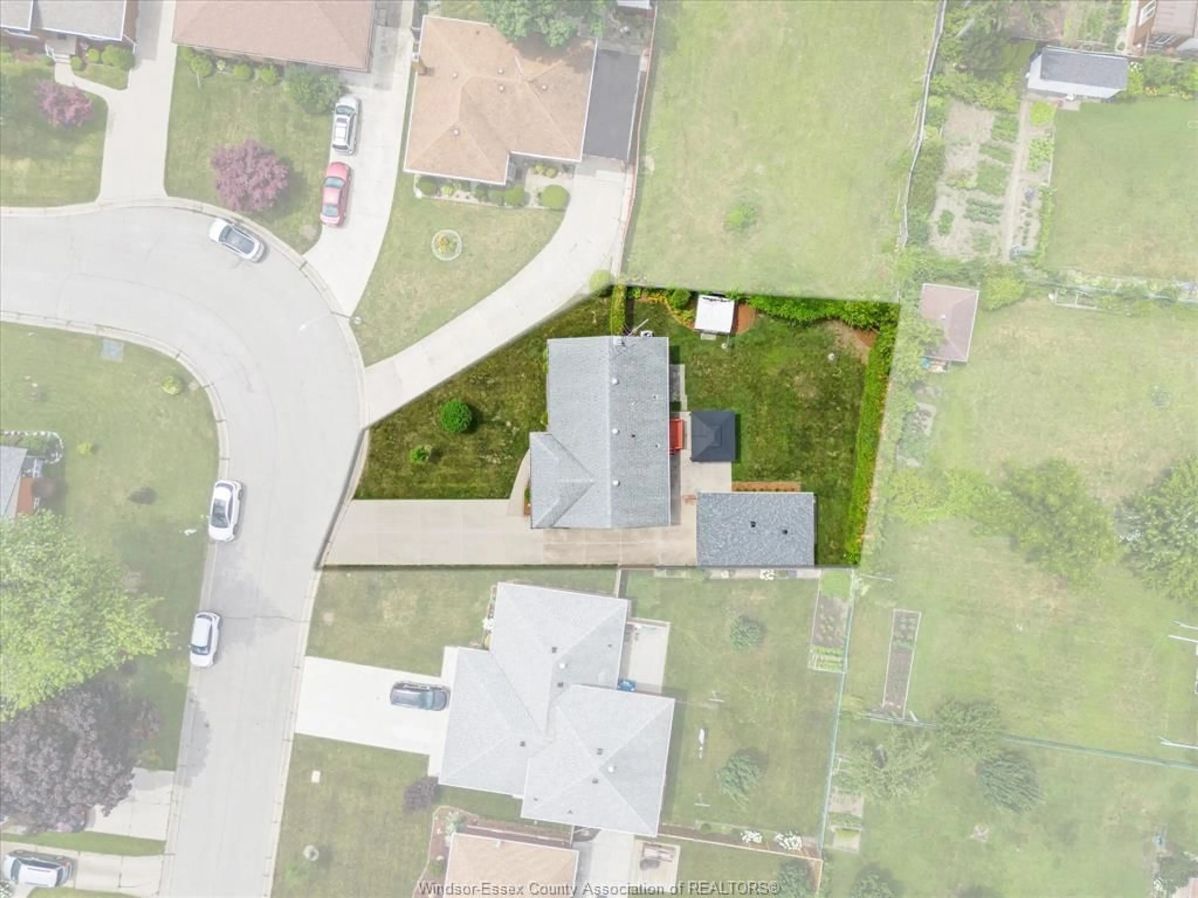 A pic from outside/outdoor area/front of a property/back of a property/a pic from drone, street for 2663 ARMSTRONG, Windsor Ontario N8T 2G2