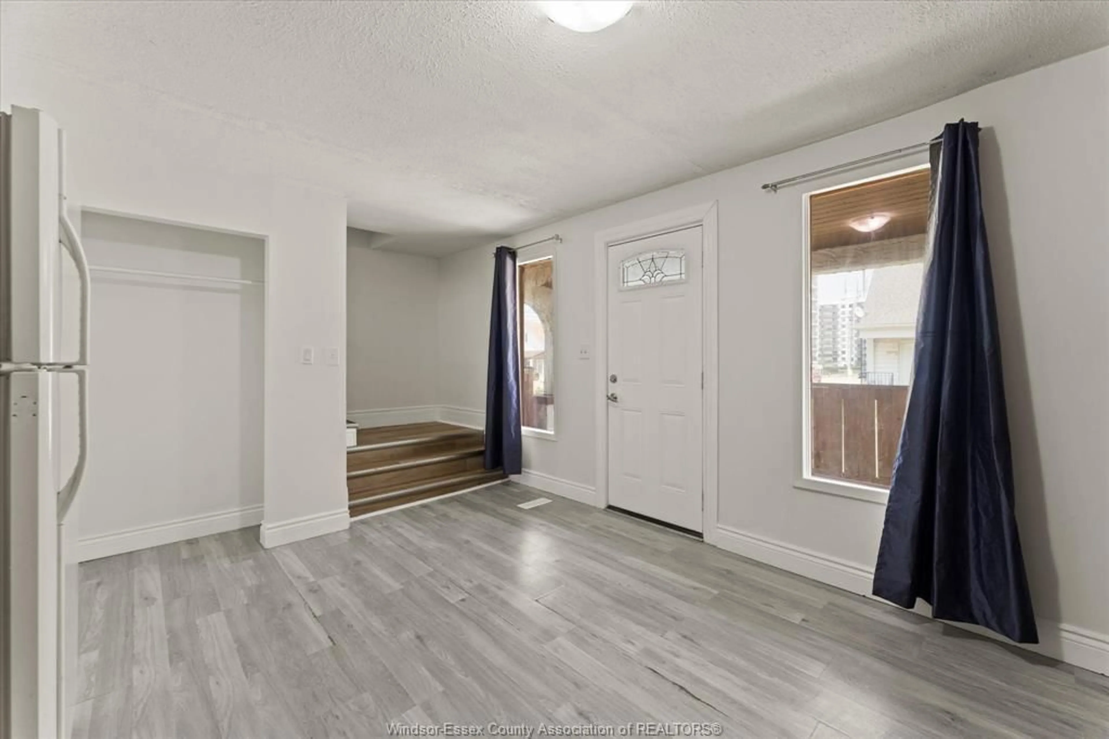 Indoor entryway for 205 PARENT Ave, Windsor Ontario N9A 2B5