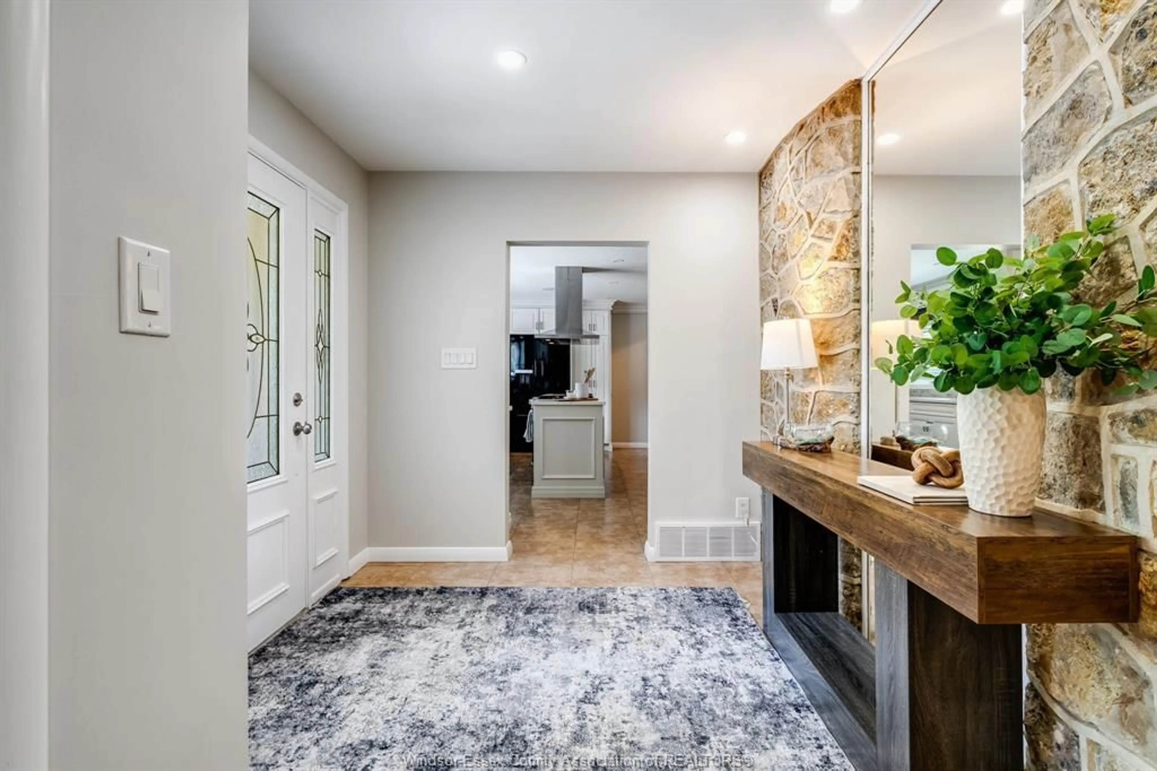 Indoor entryway for 26 CREST VIEW Dr, Leamington Ontario N8H 4H8