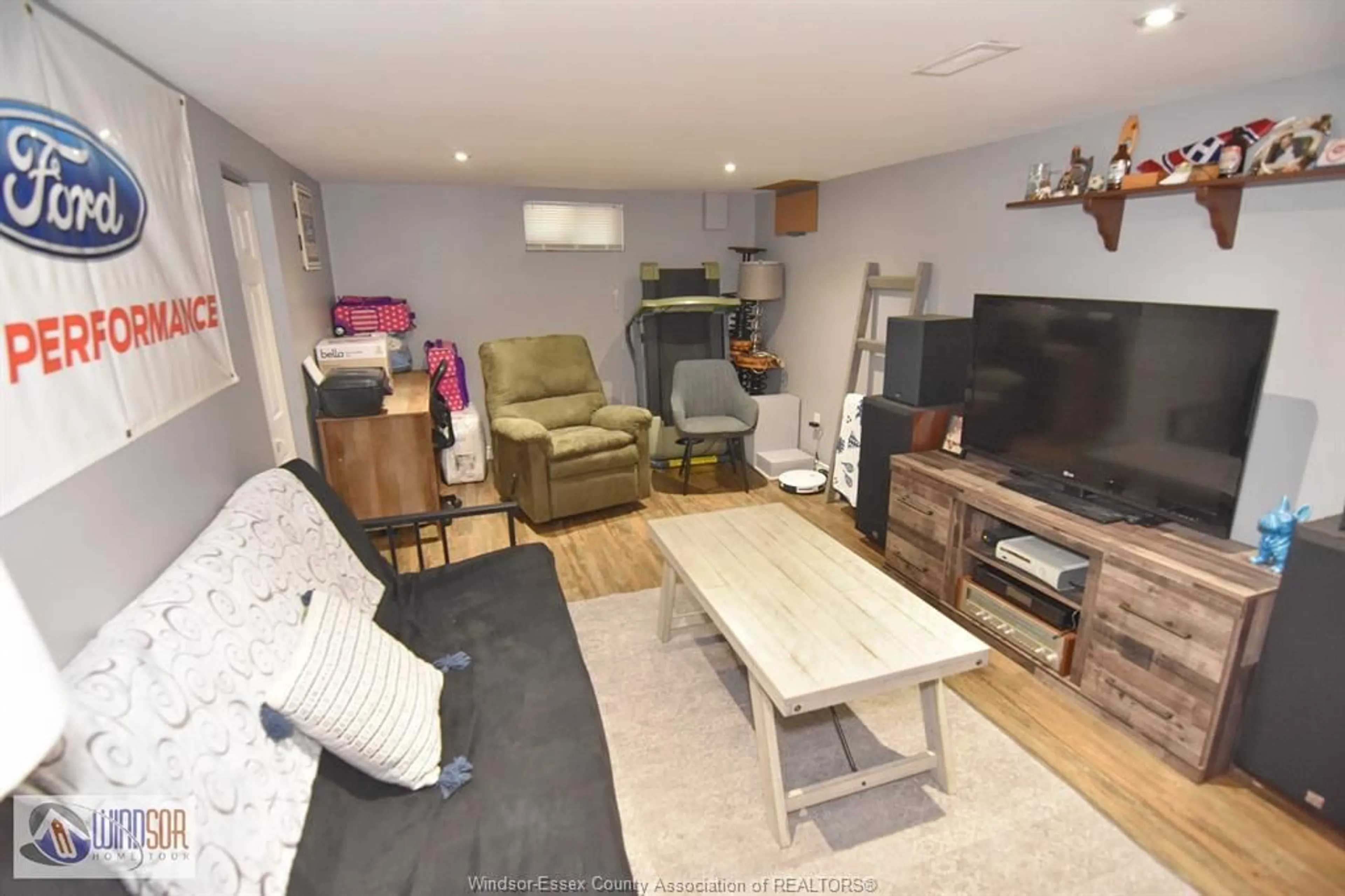 Living room with furniture, wood/laminate floor for 1425 ARTHUR, Windsor Ontario N8Y 3Y8