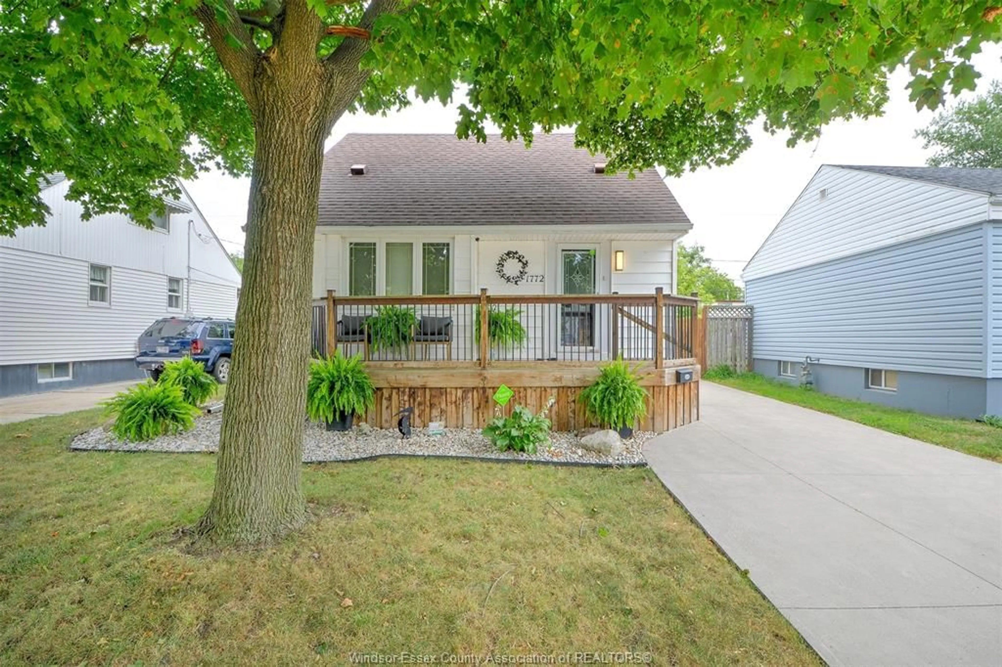A pic from outside/outdoor area/front of a property/back of a property/a pic from drone, street for 1772 LABADIE, Windsor Ontario N8Y 4H5
