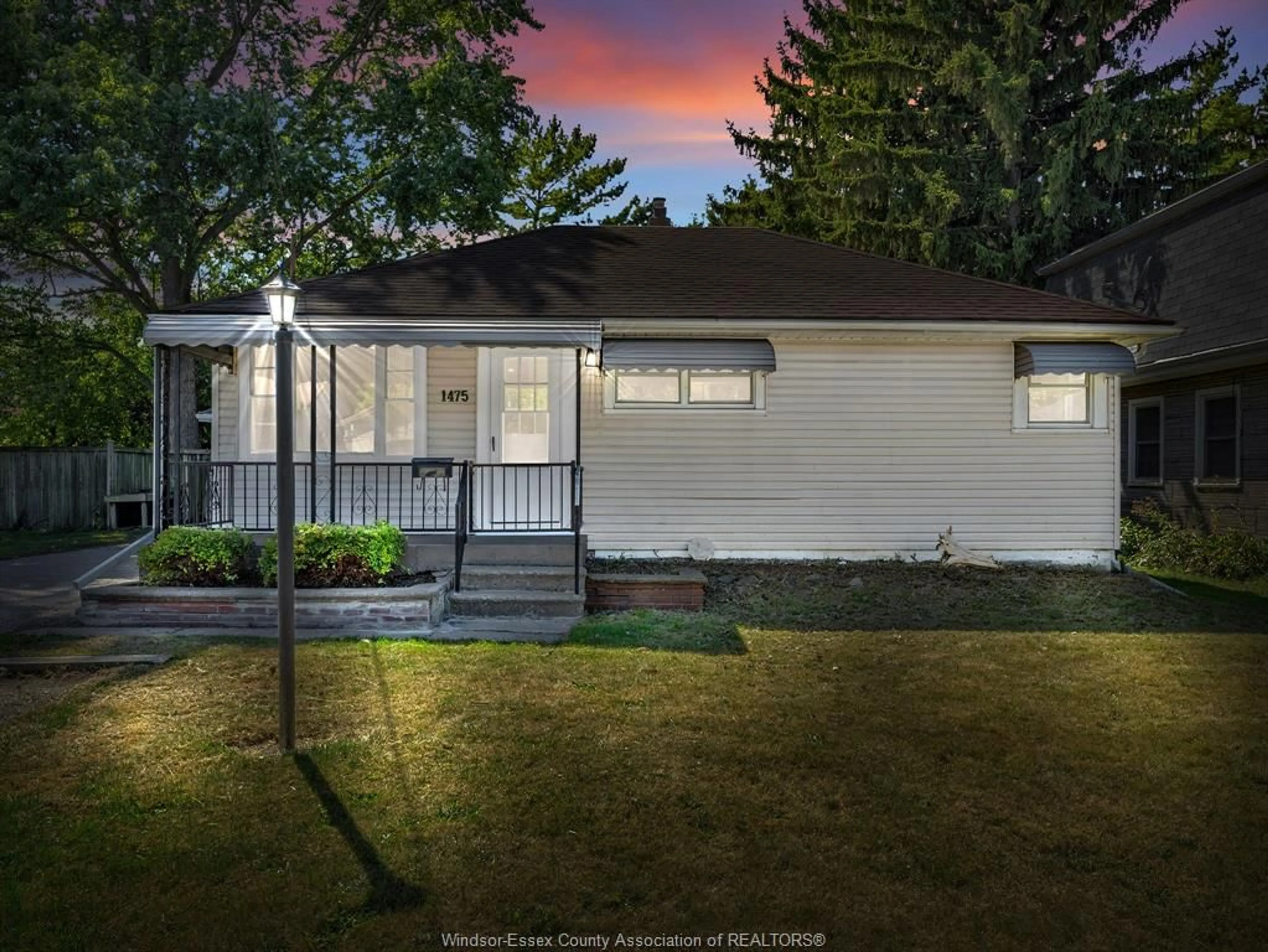 Home with vinyl exterior material, street for 1475 EVERTS Ave, Windsor Ontario N9B 3E2