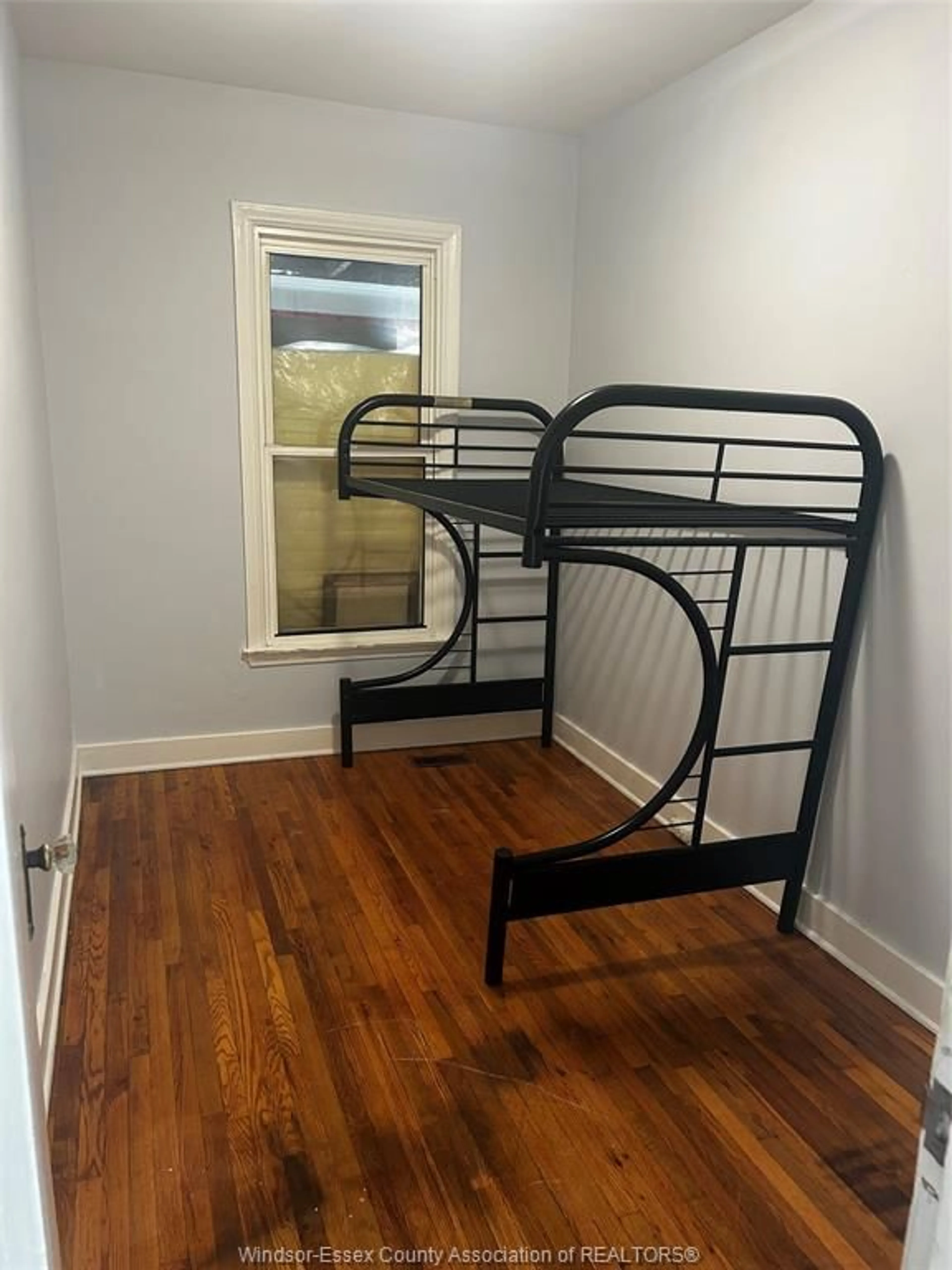 A pic of a room for 1043 CATARAQUI, Windsor Ontario N9A 1P9