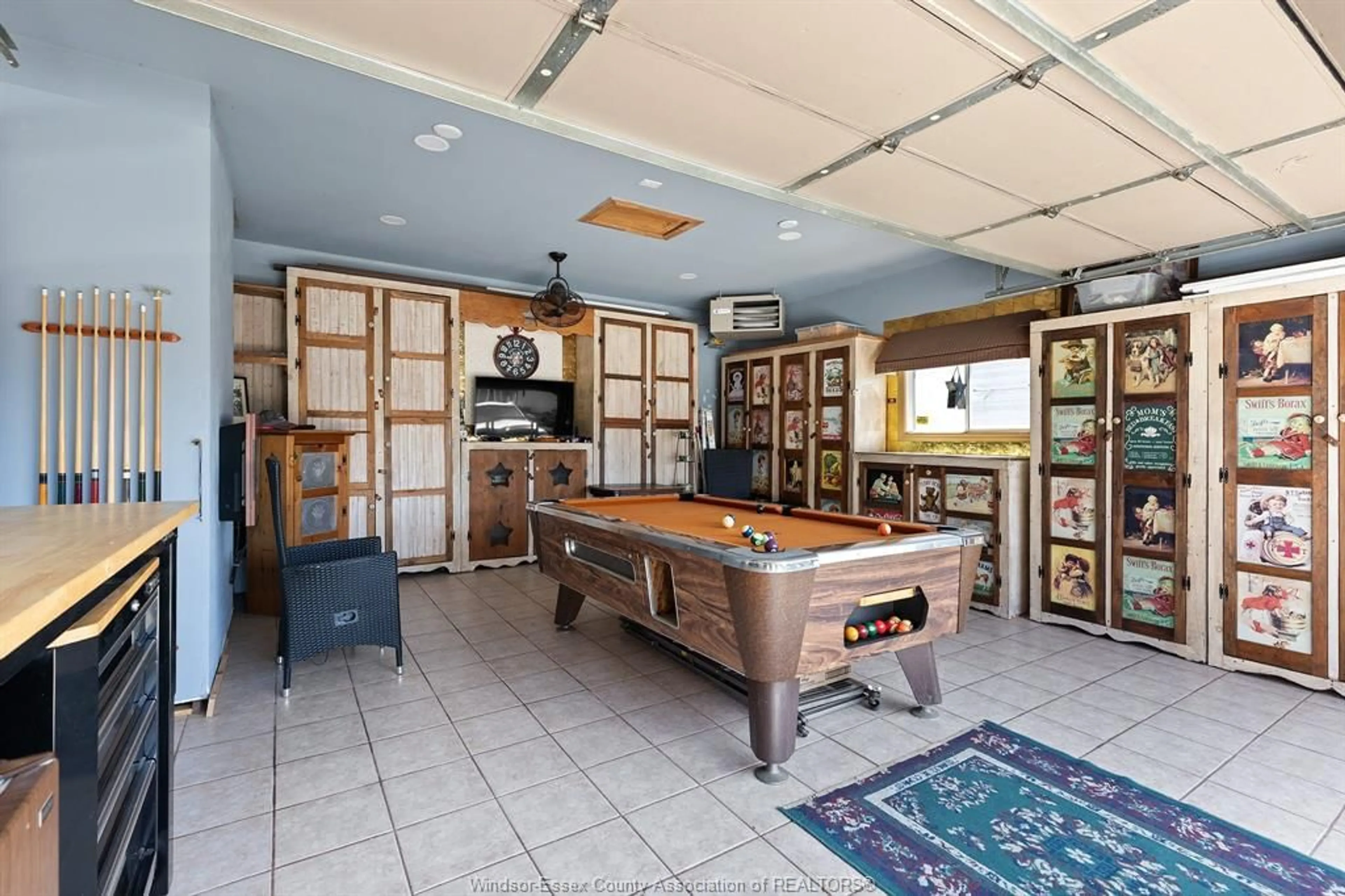 Indoor garage for 12865 LEMIRE St, Tecumseh Ontario N8N 4W1