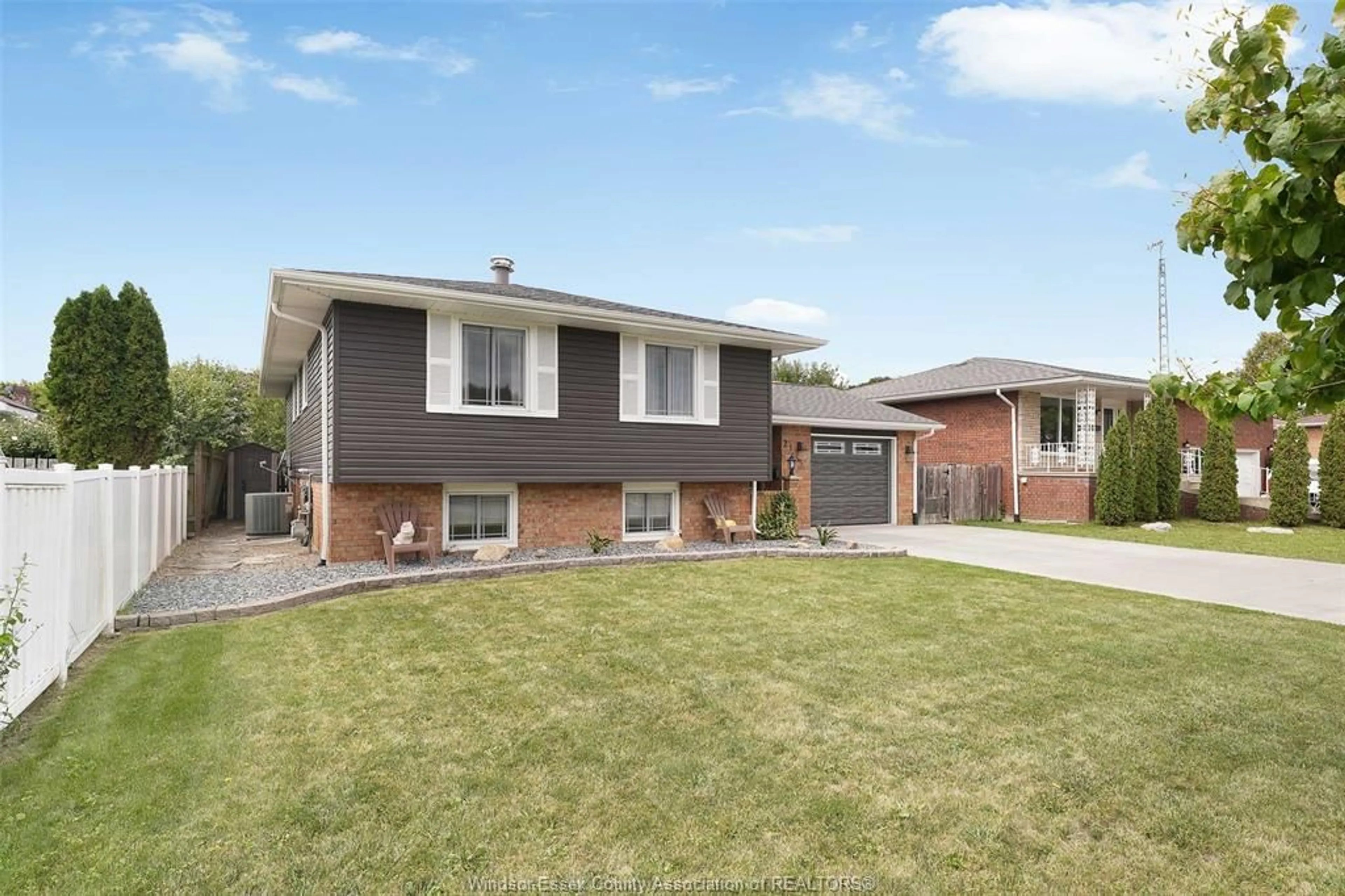 Home with brick exterior material, street for 21 CAMELOT Ave, Leamington Ontario N8H 4T7