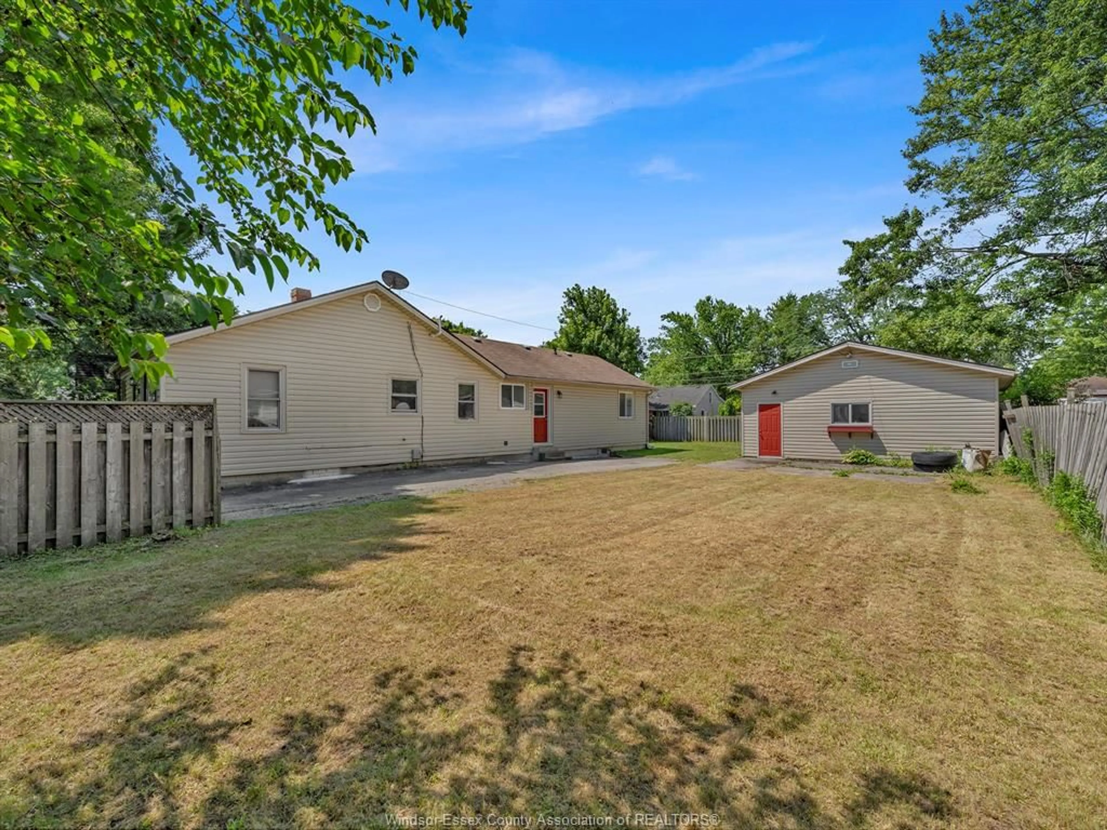 A pic from outside/outdoor area/front of a property/back of a property/a pic from drone, street for V/L TURNER Rd, Windsor Ontario N8W 3M7