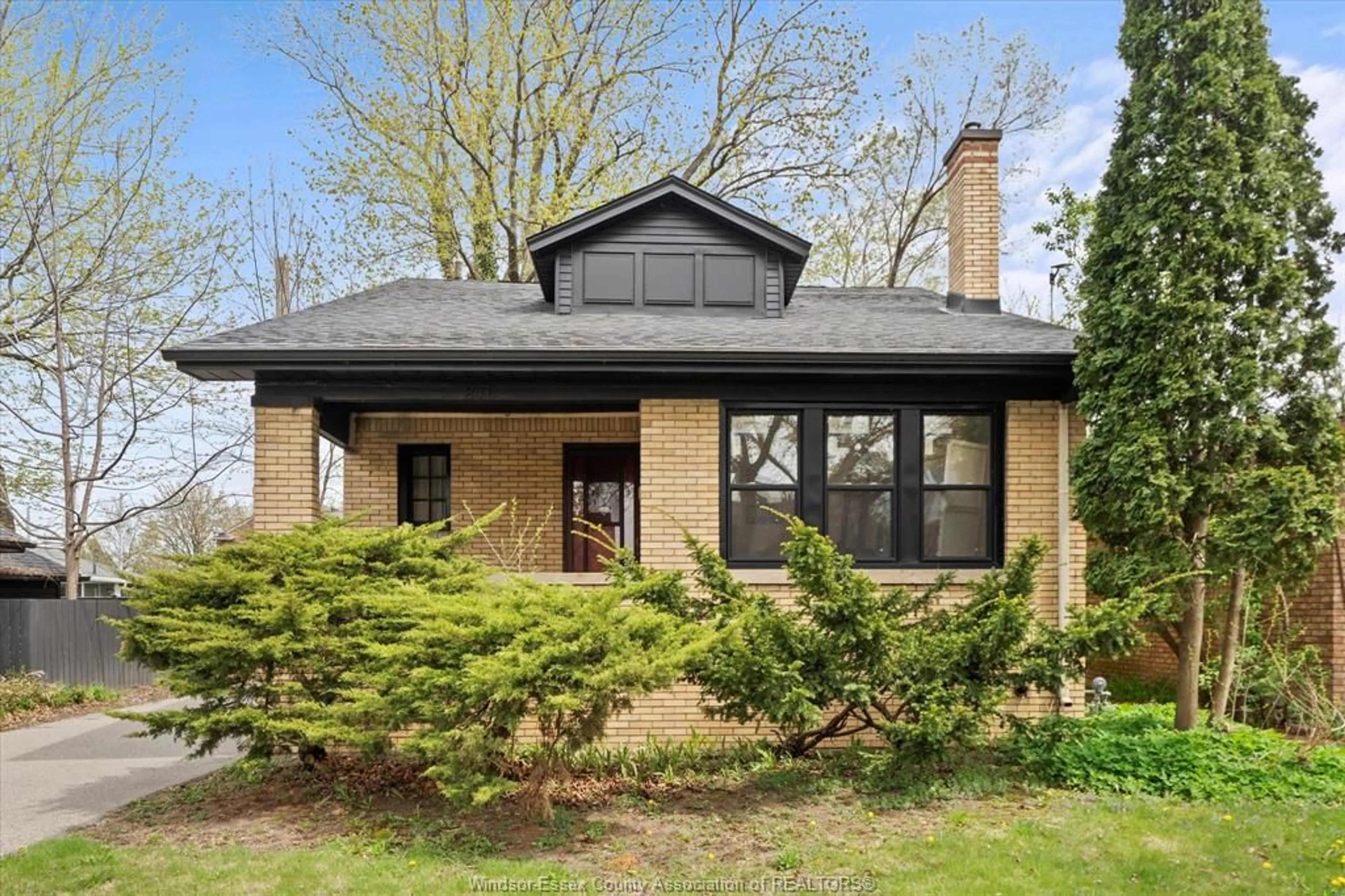 Home with brick exterior material, street for 216 THOMPSON Blvd, Windsor Ontario N8S 2G4