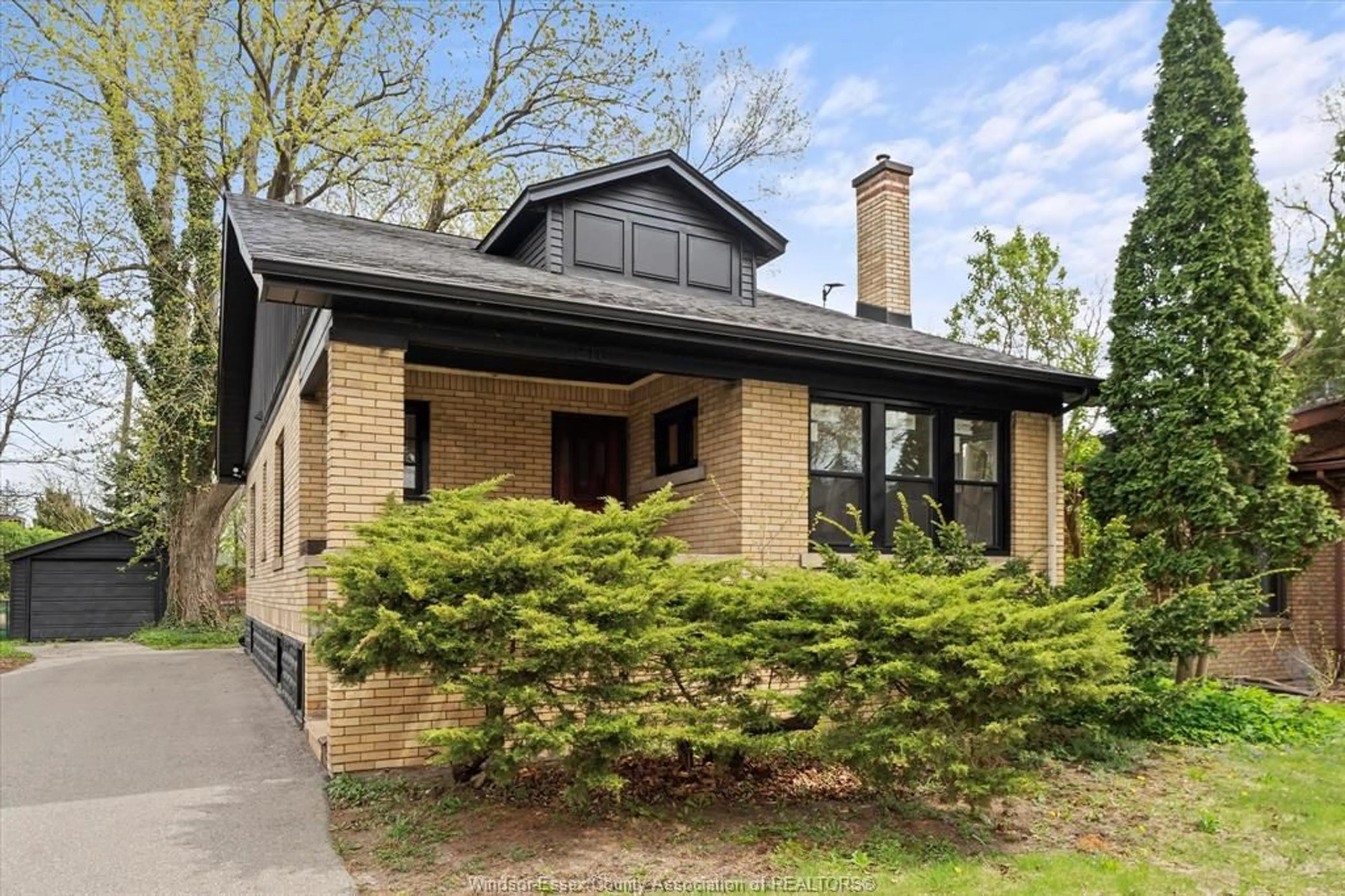 Home with brick exterior material, street for 216 THOMPSON Blvd, Windsor Ontario N8S 2G4