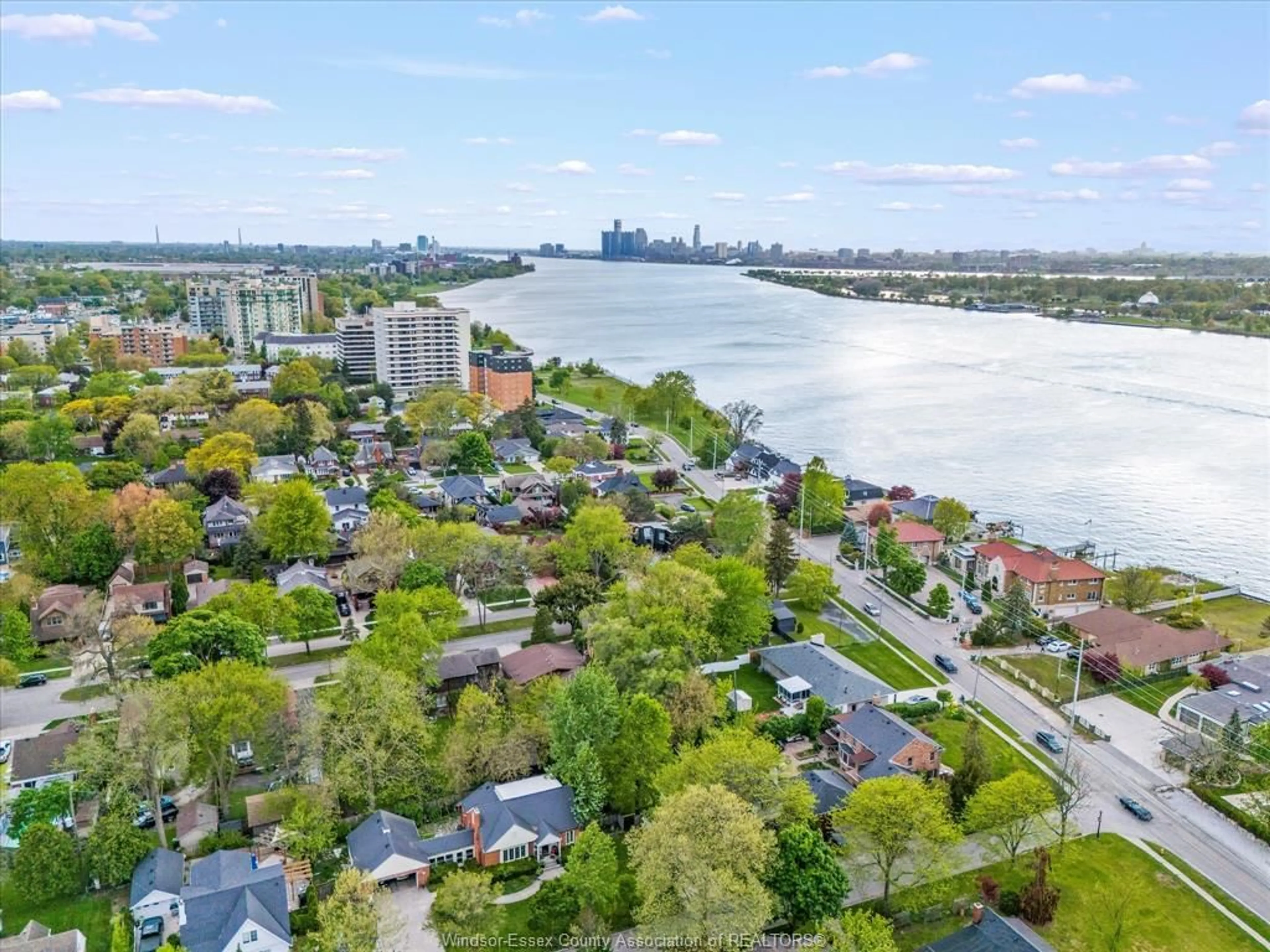 A pic from outside/outdoor area/front of a property/back of a property/a pic from drone, water/lake/river/ocean view for 216 THOMPSON Blvd, Windsor Ontario N8S 2G4