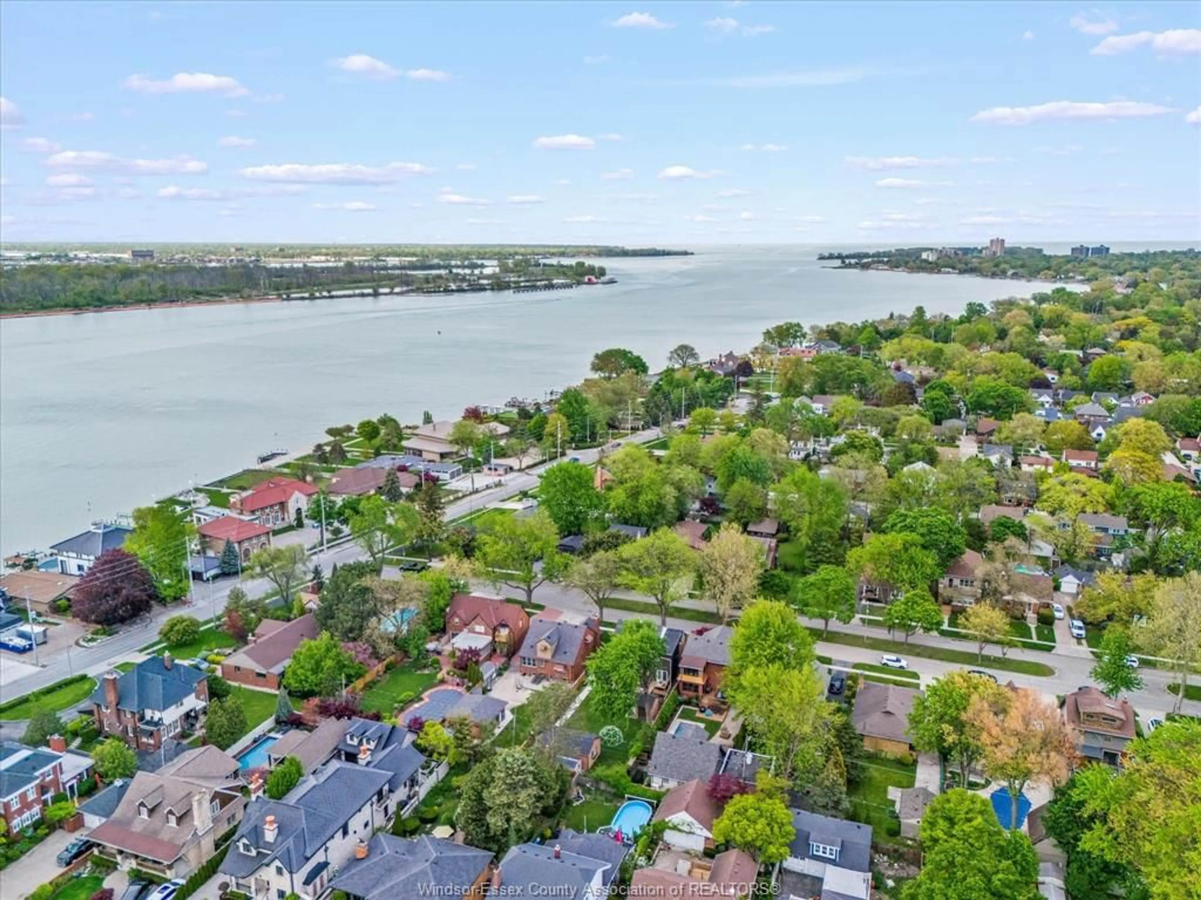 A pic from outside/outdoor area/front of a property/back of a property/a pic from drone, water/lake/river/ocean view for 216 THOMPSON Blvd, Windsor Ontario N8S 2G4