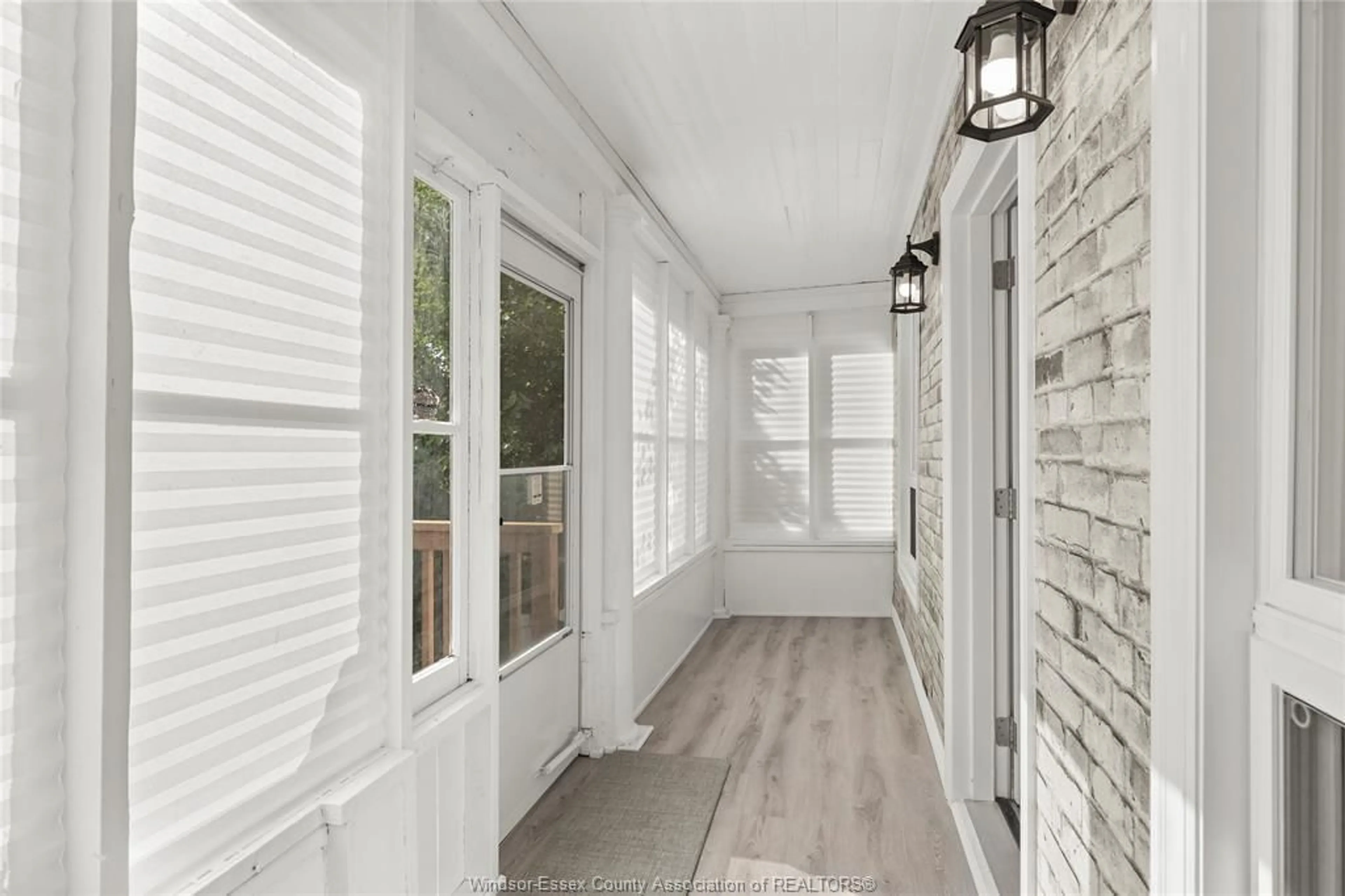 Indoor entryway for 488 PARENT Ave, Windsor Ontario N9A 2C1